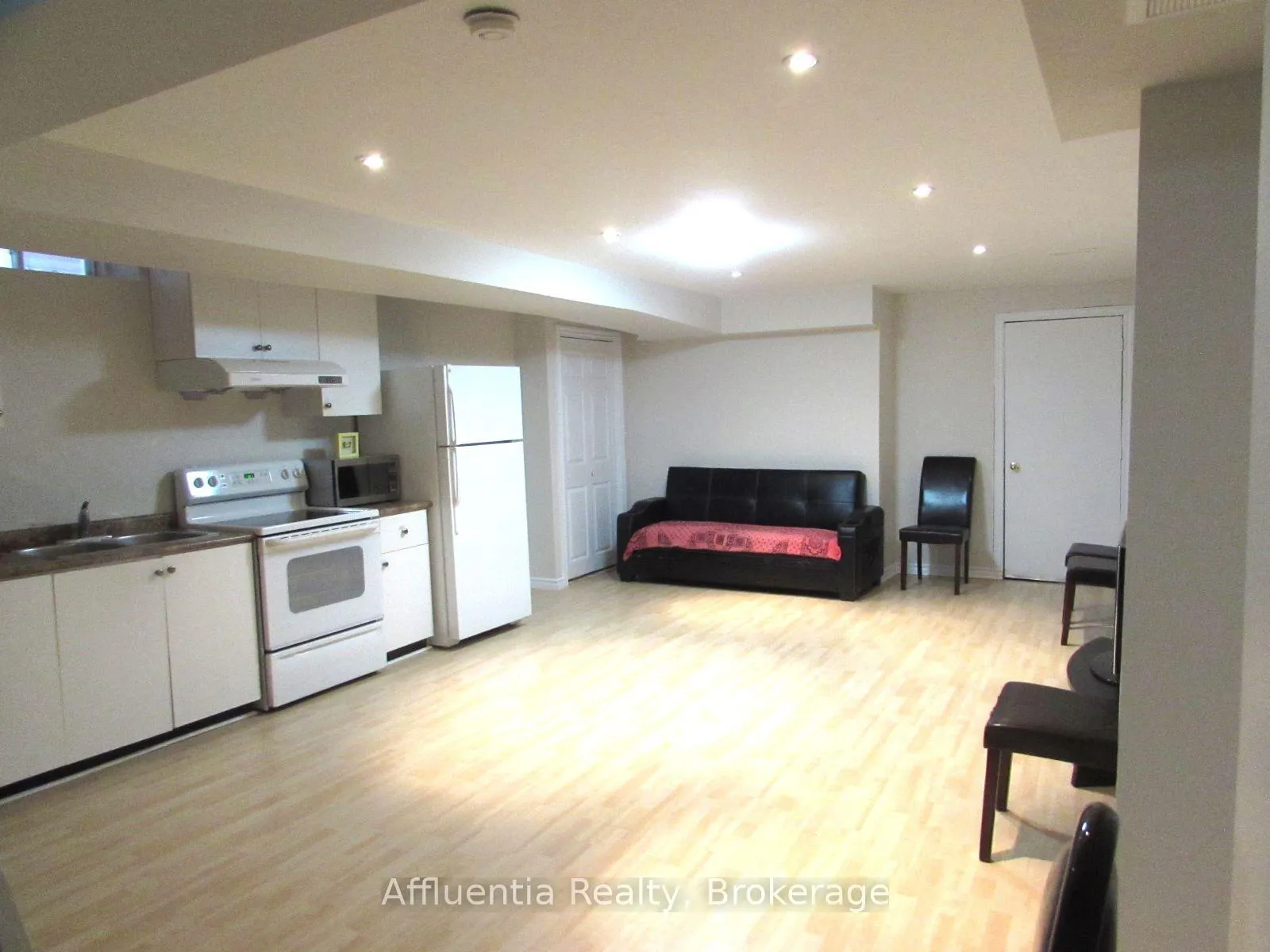Photo 3 of 132 Oakborough Drive, Markham, Box Grove — HOMEH