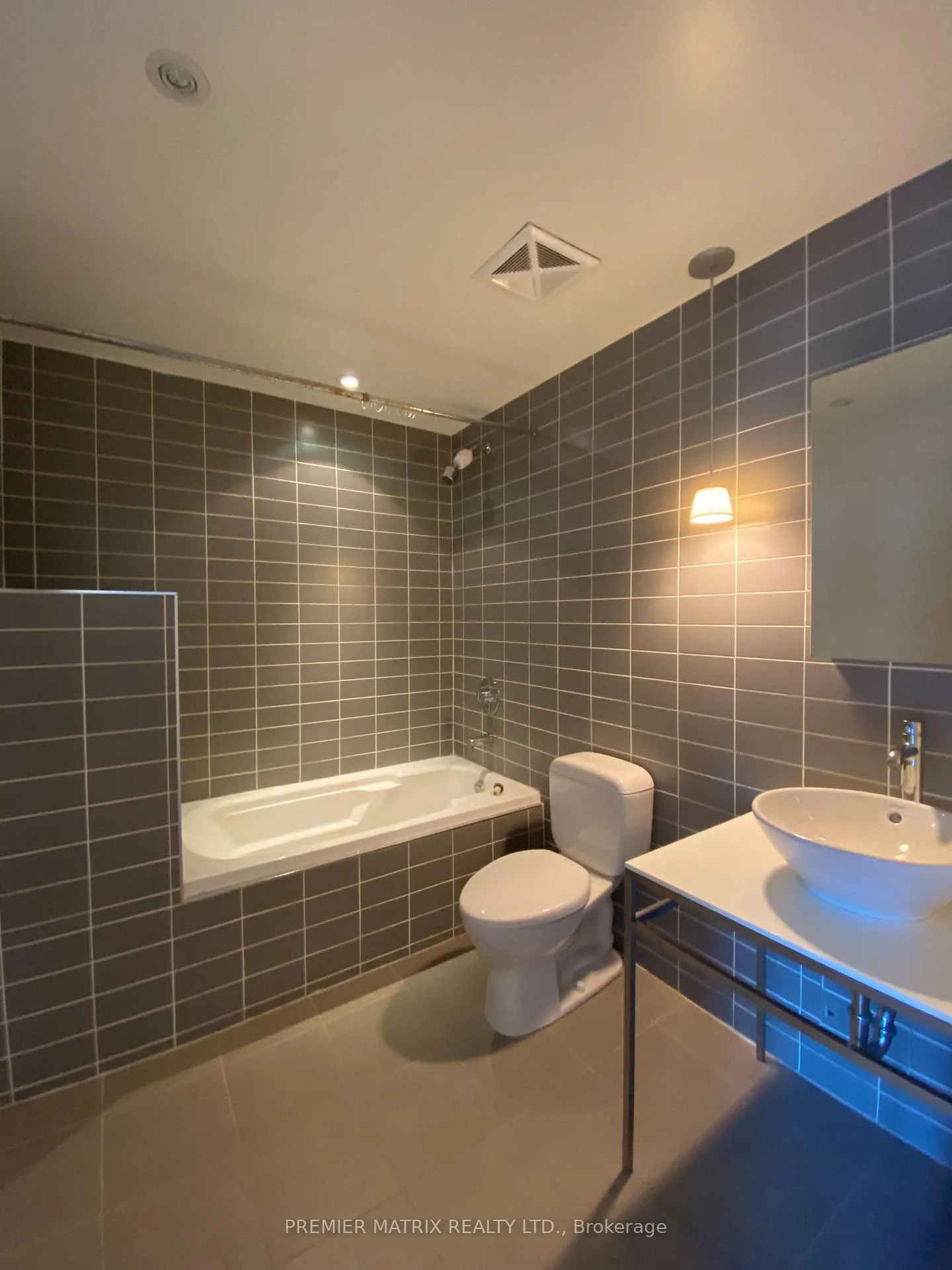 Photo 10 of Unit 514, 75 Portland Street, Toronto, Waterfront Communities — HOMEH