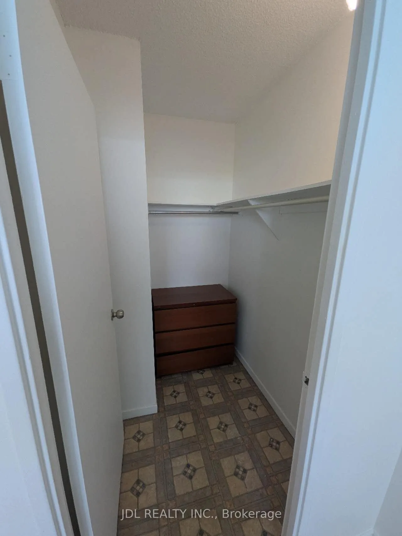 Photo 5 of Unit 1003, 4101 Steeles Avenue E, Scarborough, Agincourt South-Malvern West — HOMEH
