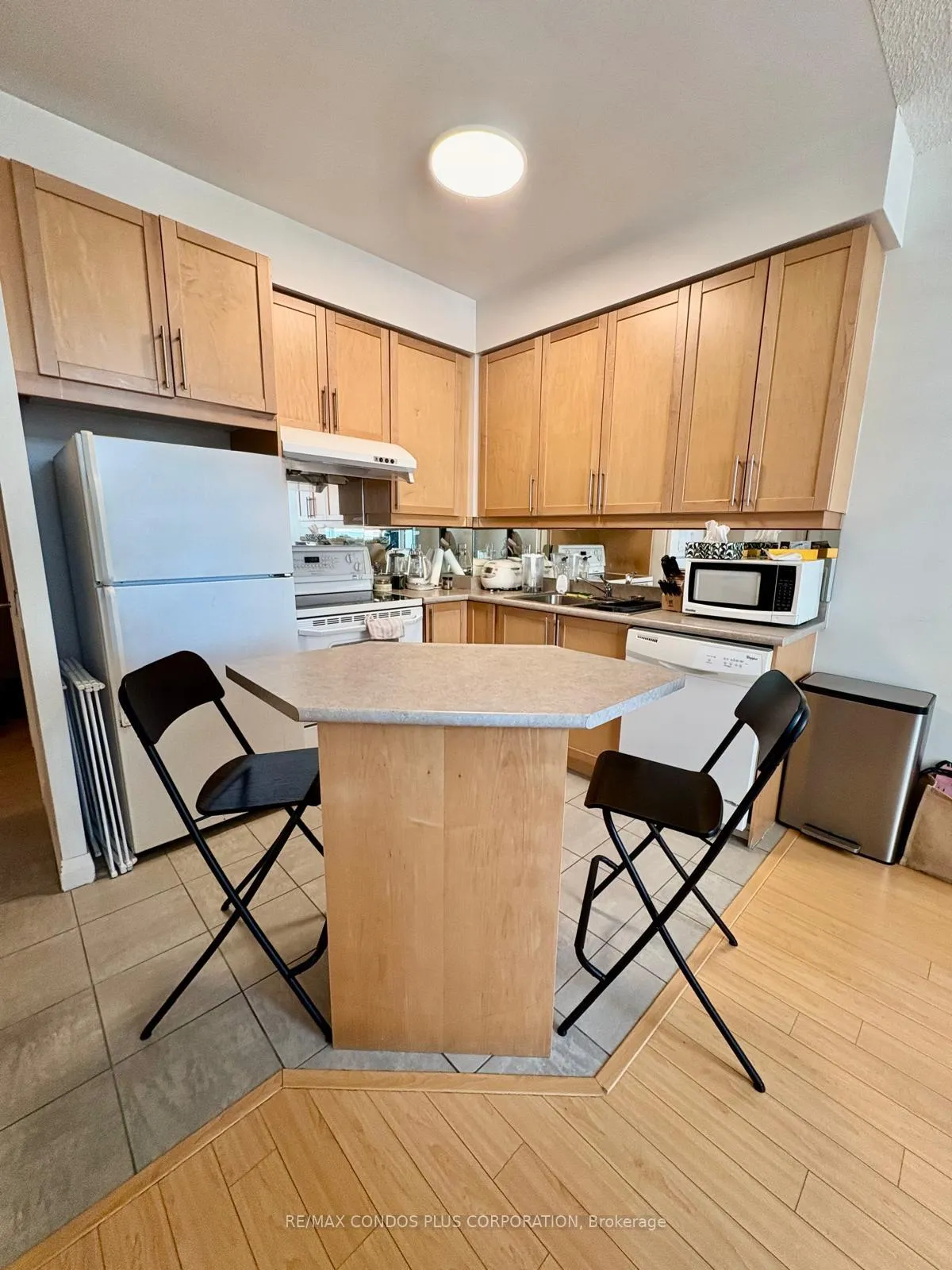 Photo 1 of Unit 1005, 1121 Bay Street, Toronto, Bay Street Corridor — HOMEH