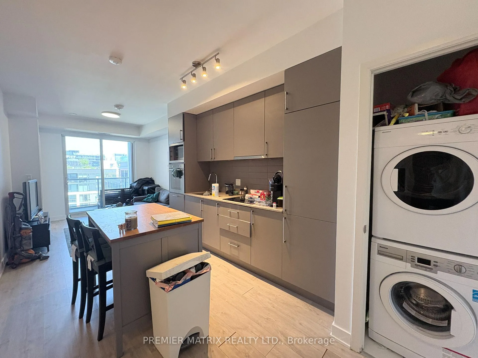Photo 3 of Unit 1002, 576 Front Street W, Toronto, Waterfront Communities — HOMEH