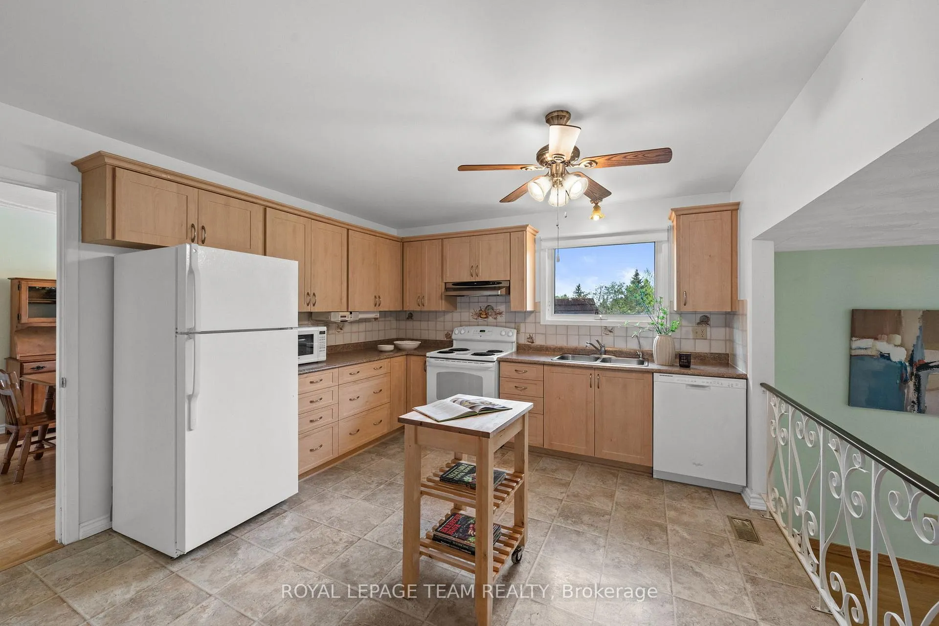 Photo 13 of 44 Steeple Hill Crescent, Ottawa, Fallowfield — HOMEH