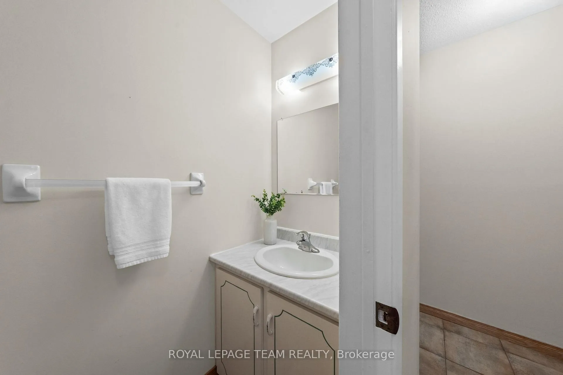 Photo 20 of 44 Steeple Hill Crescent, Ottawa, Fallowfield — HOMEH