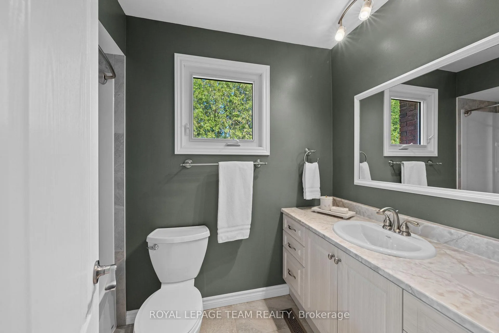 Photo 25 of 44 Steeple Hill Crescent, Ottawa, Fallowfield — HOMEH