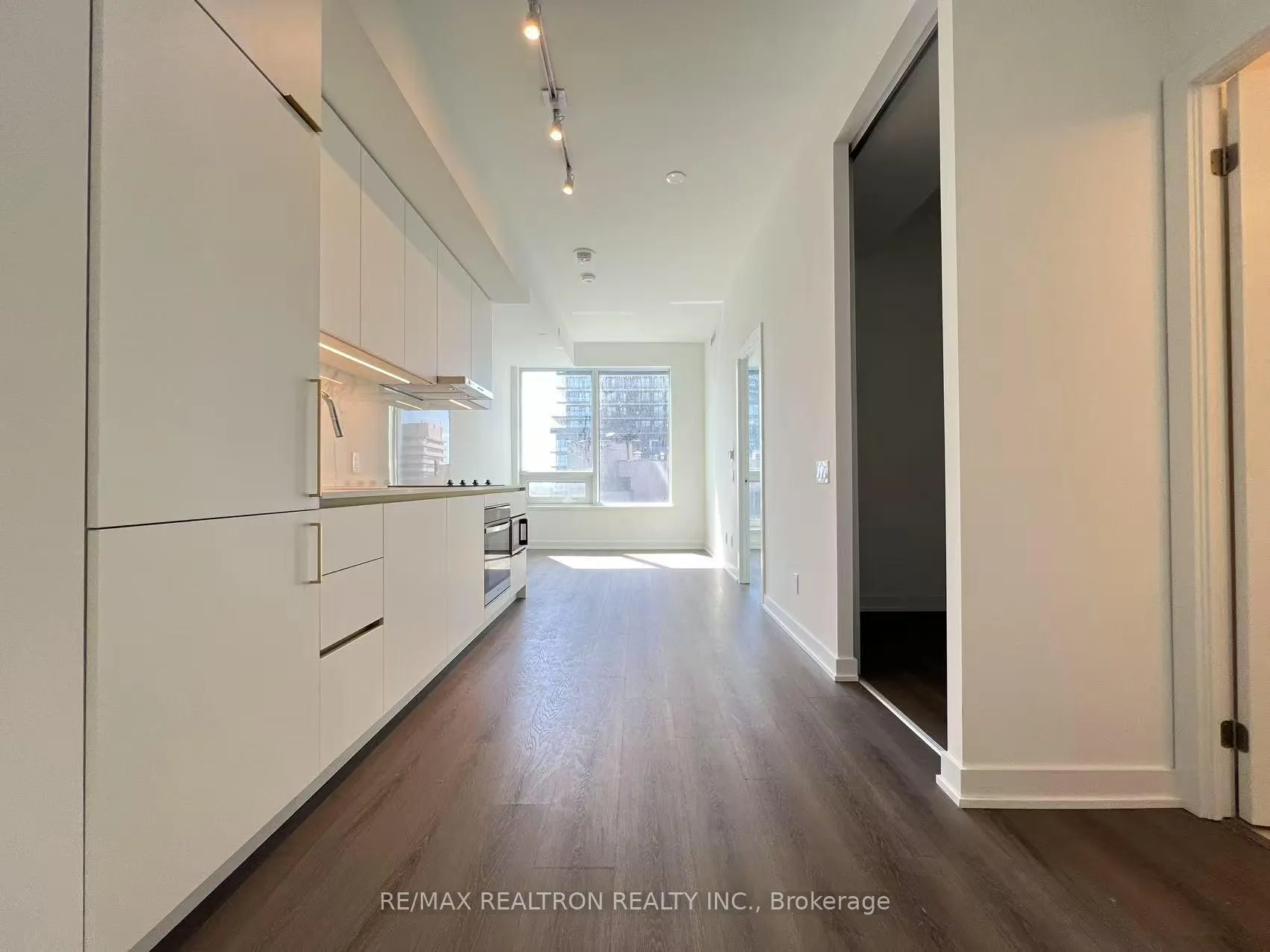 Photo 2 of Unit 3202, 8 Wellesley Street W, Toronto, Bay Street Corridor — HOMEH