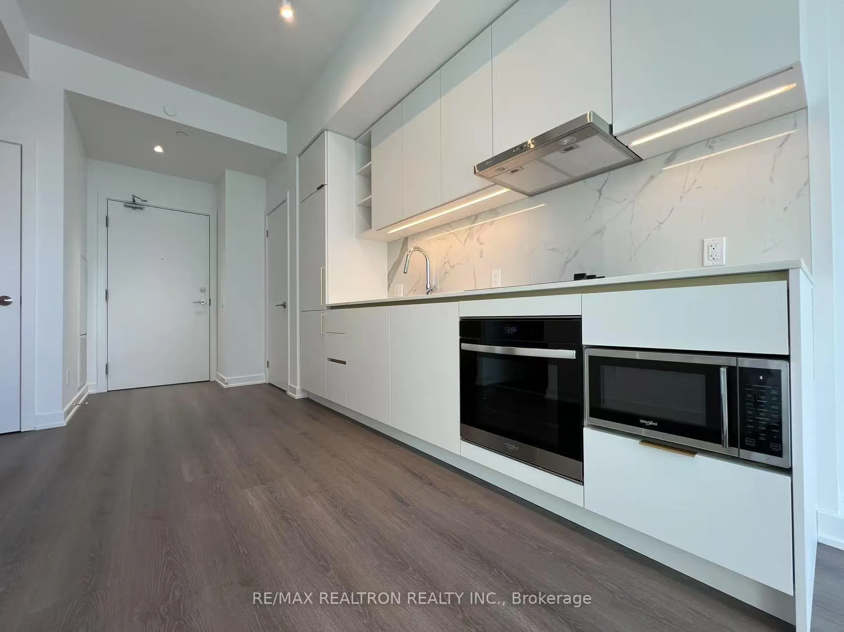 Photo 4 of Unit 3202, 8 Wellesley Street W, Toronto, Bay Street Corridor — HOMEH
