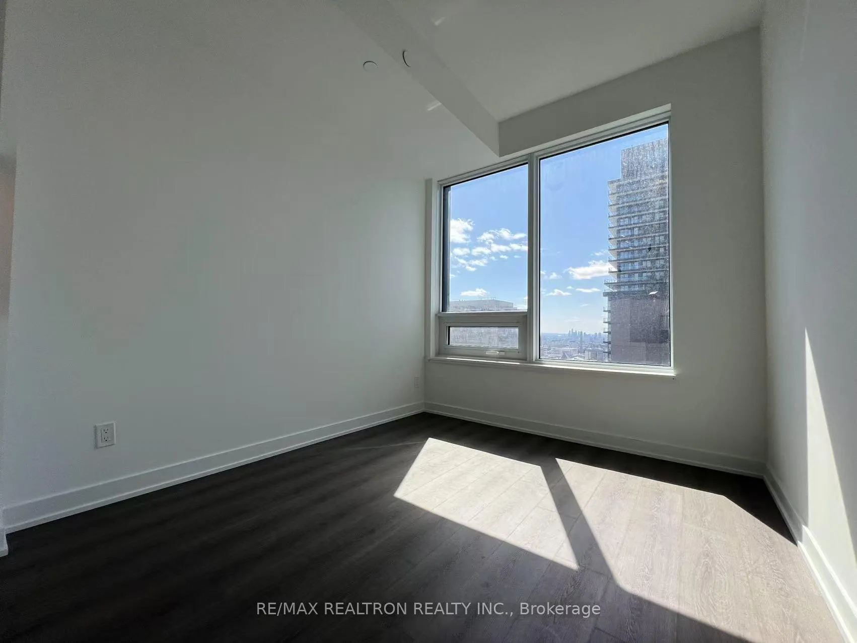 Photo 6 of Unit 3202, 8 Wellesley Street W, Toronto, Bay Street Corridor — HOMEH