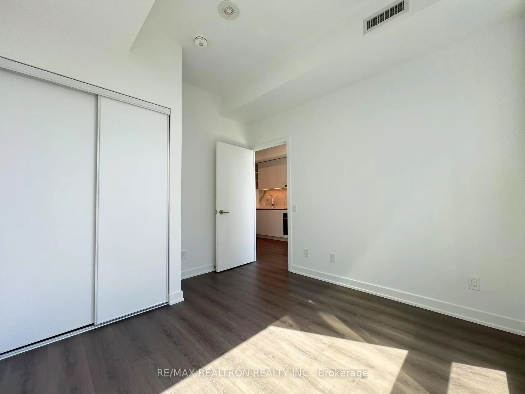 Photo 8 of Unit 3202, 8 Wellesley Street W, Toronto, Bay Street Corridor — HOMEH