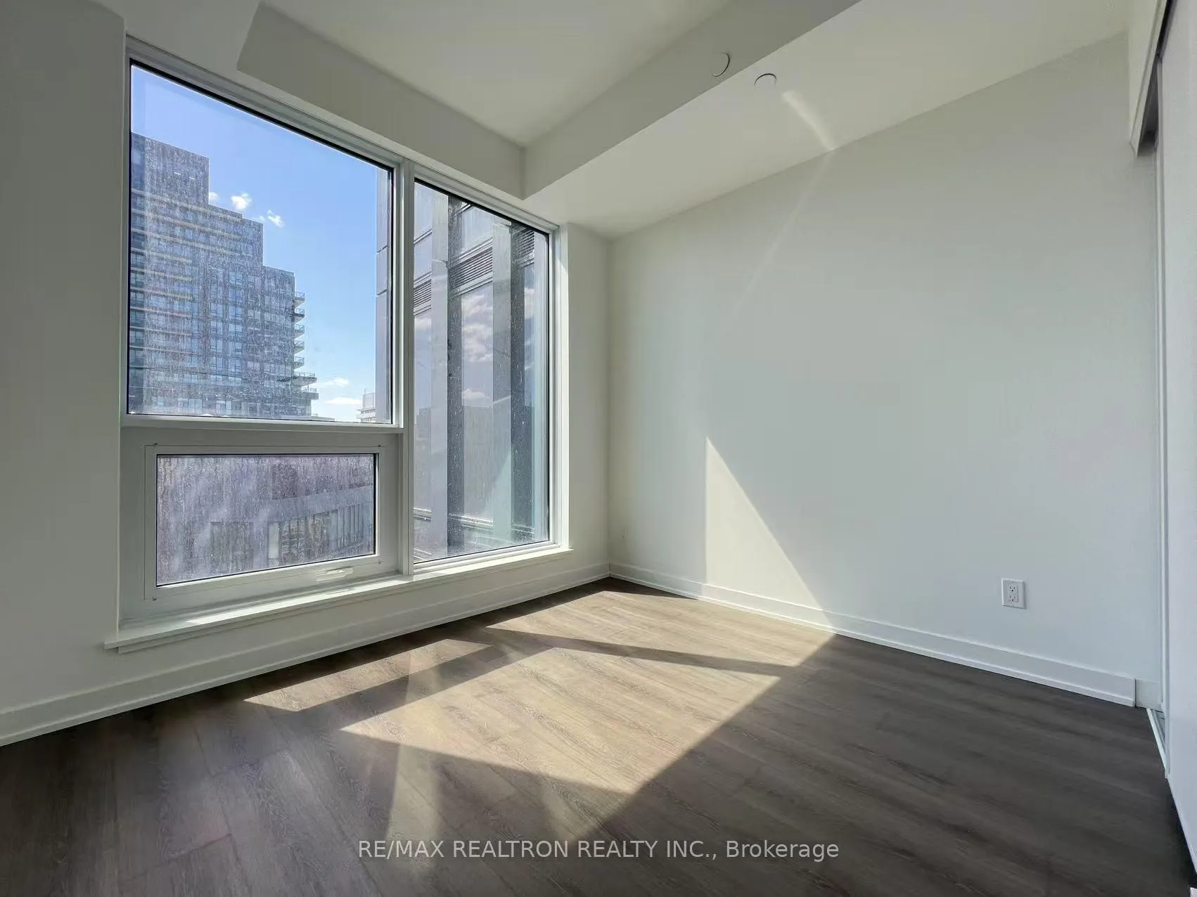 Photo 9 of Unit 3202, 8 Wellesley Street W, Toronto, Bay Street Corridor — HOMEH