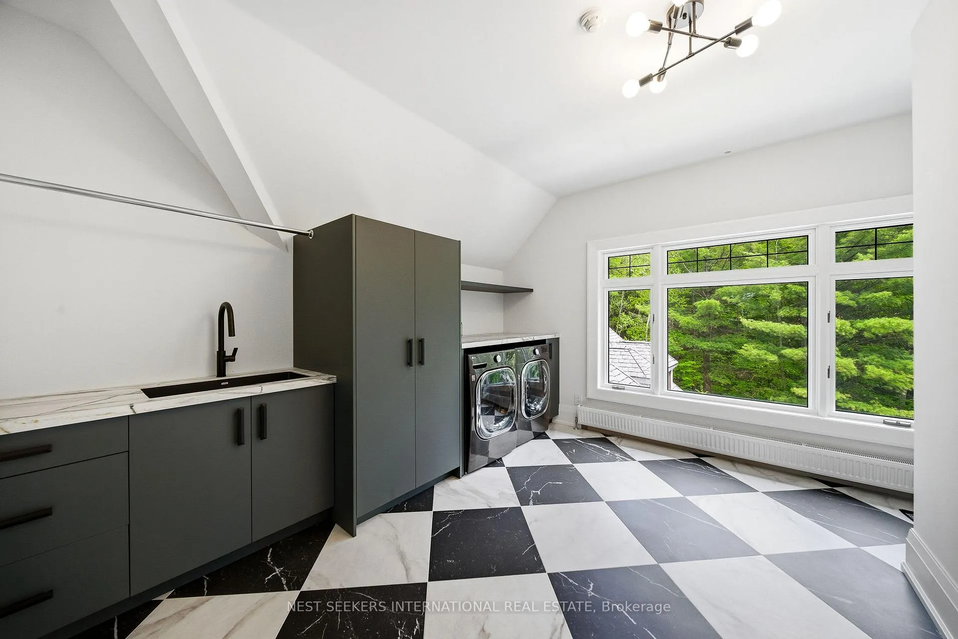 Photo 38 of 35 Kingswood Drive, King, Rural King — HOMEH