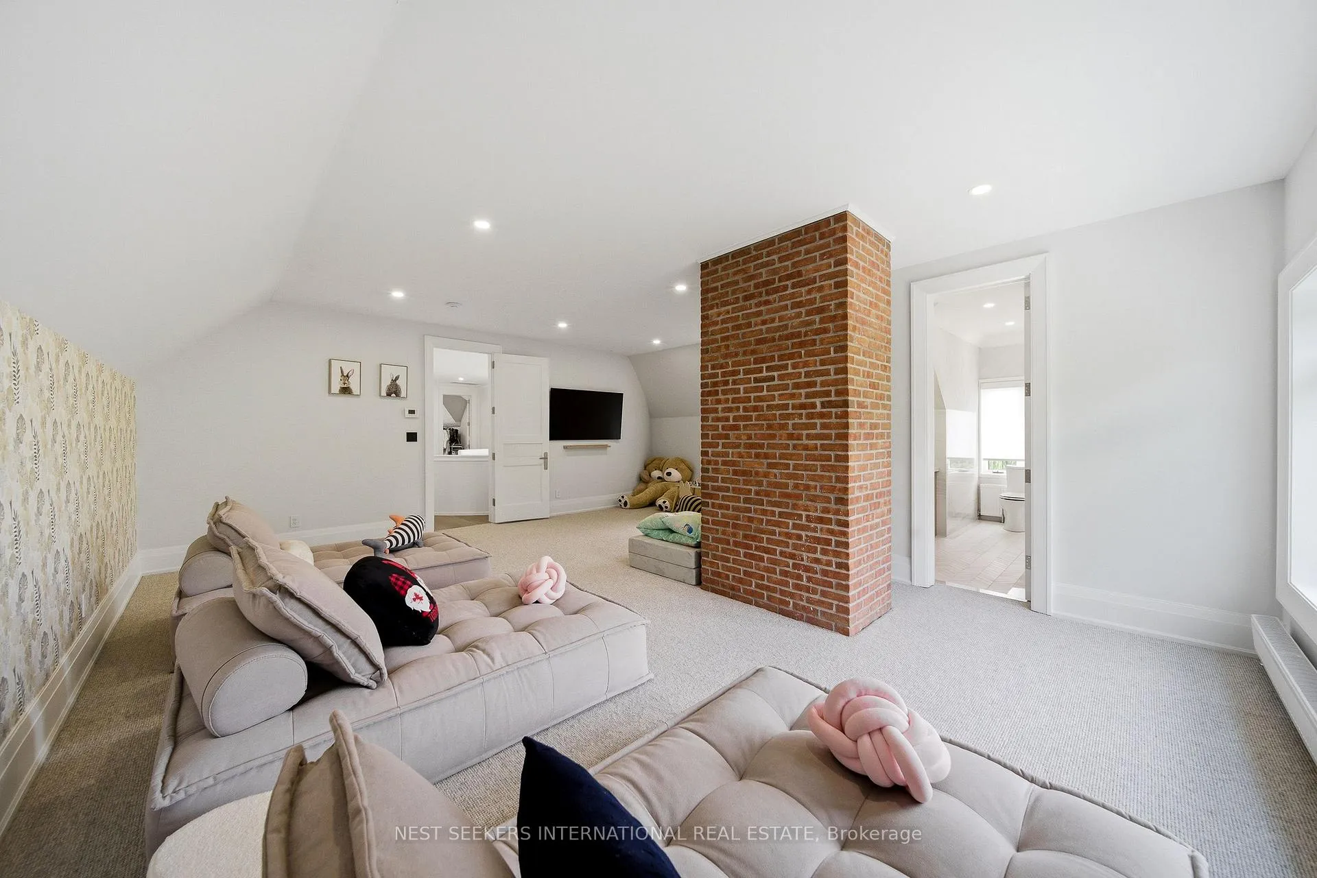 Photo 43 of 35 Kingswood Drive, King, Rural King — HOMEH