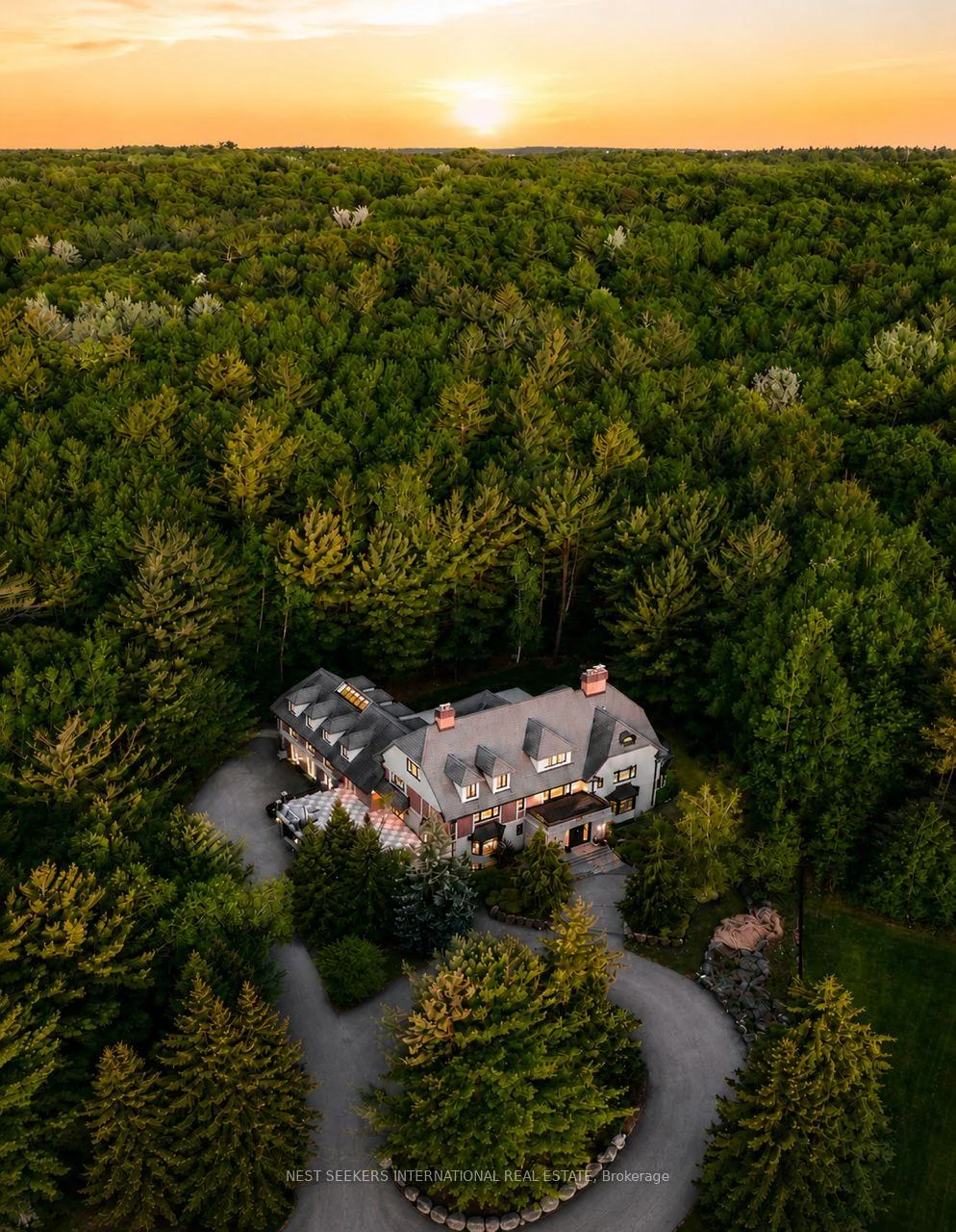 Photo 3 of 35 Kingswood Drive, King, Rural King — HOMEH