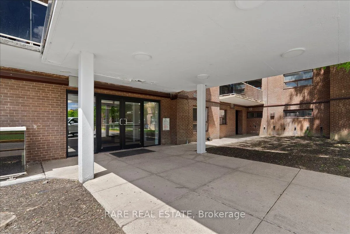 Photo 13 of Unit 106, 10 Garfella Drive, Etobicoke, West Humber-Clairville — HOMEH