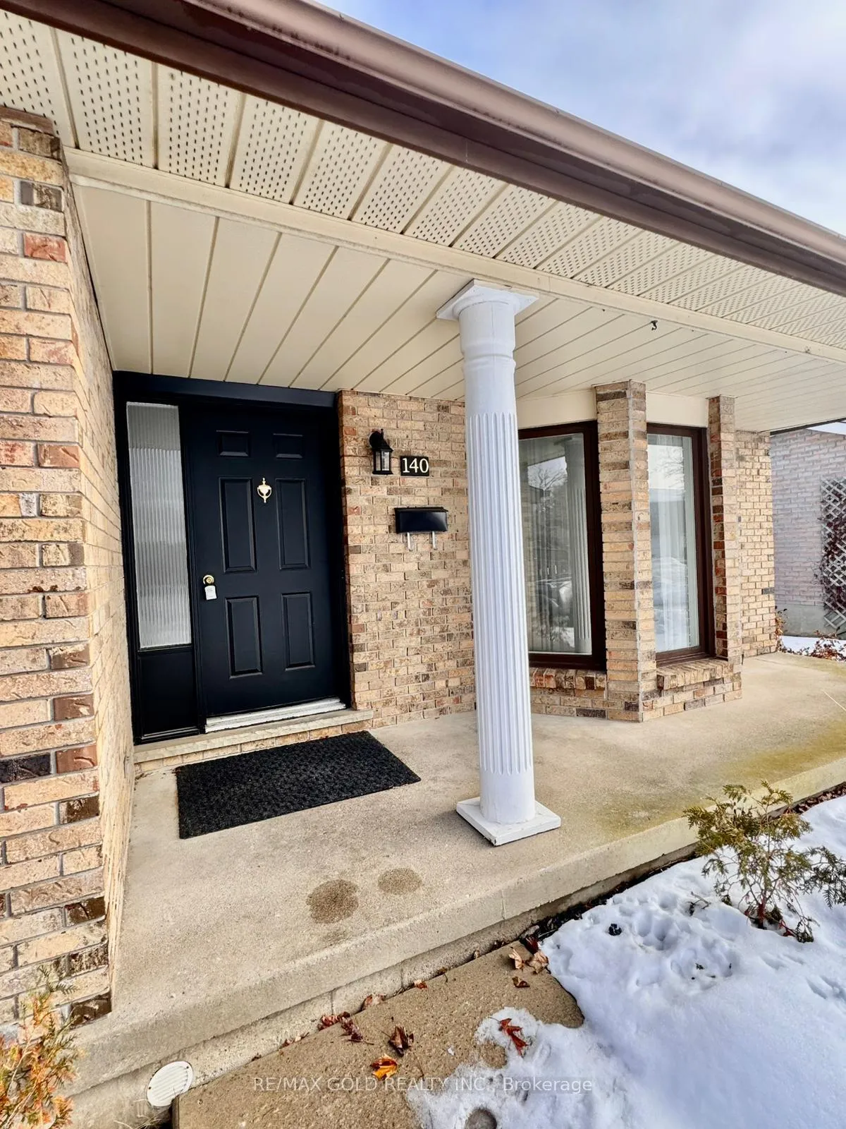 Photo 2 of 140 Dinison Crescent, Kitchener — HOMEH