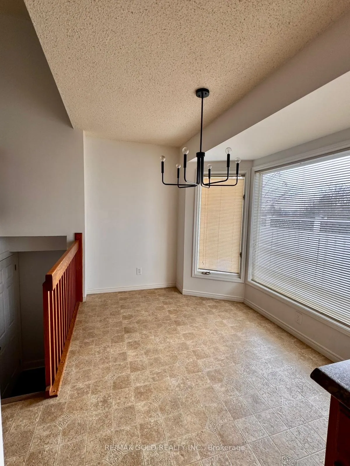 Photo 9 of 140 Dinison Crescent, Kitchener — HOMEH
