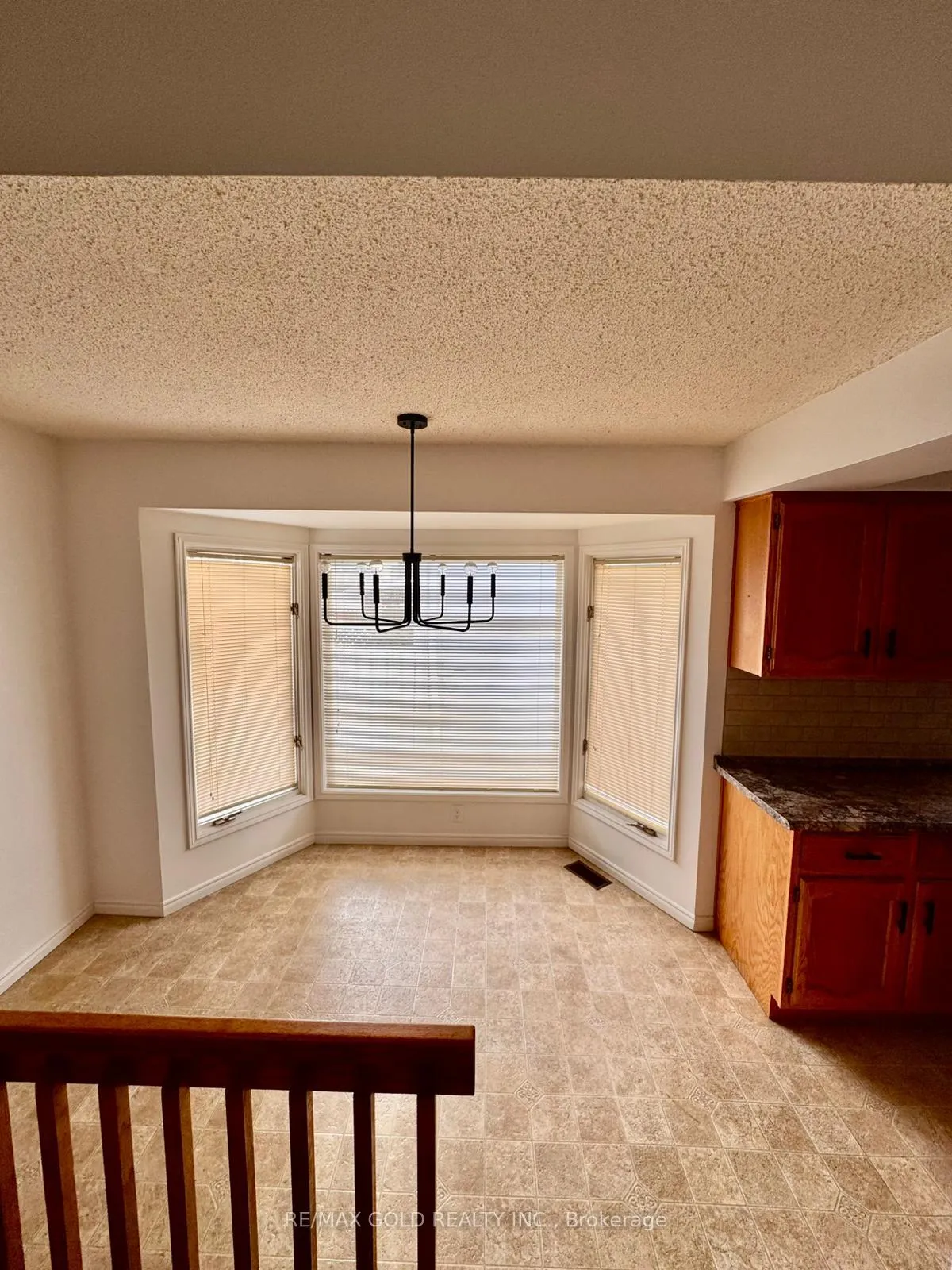 Photo 10 of 140 Dinison Crescent, Kitchener — HOMEH