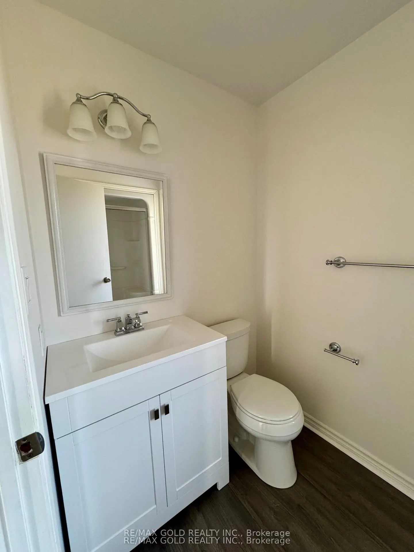 Photo 13 of 140 Dinison Crescent, Kitchener — HOMEH