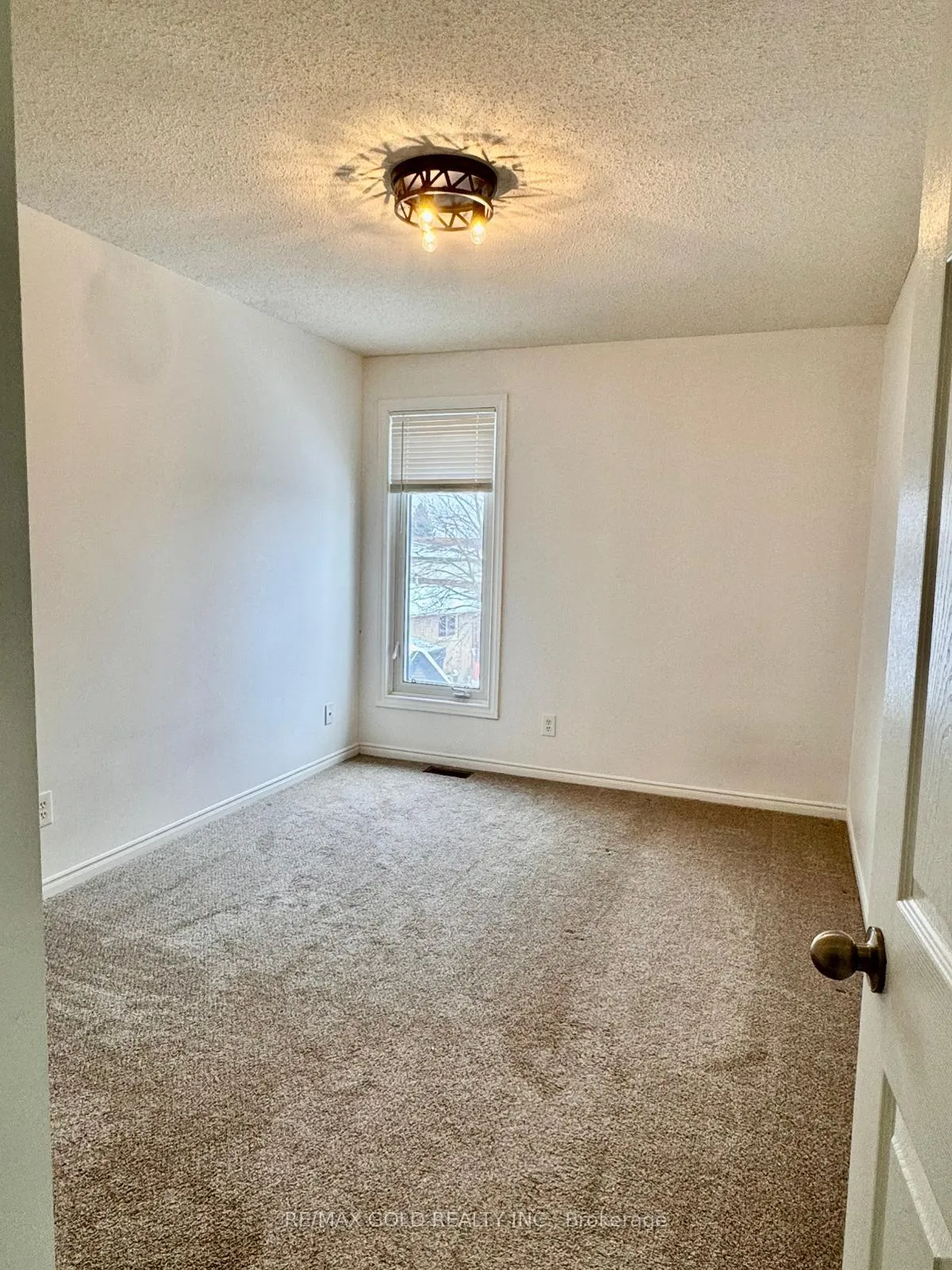 Photo 15 of 140 Dinison Crescent, Kitchener — HOMEH