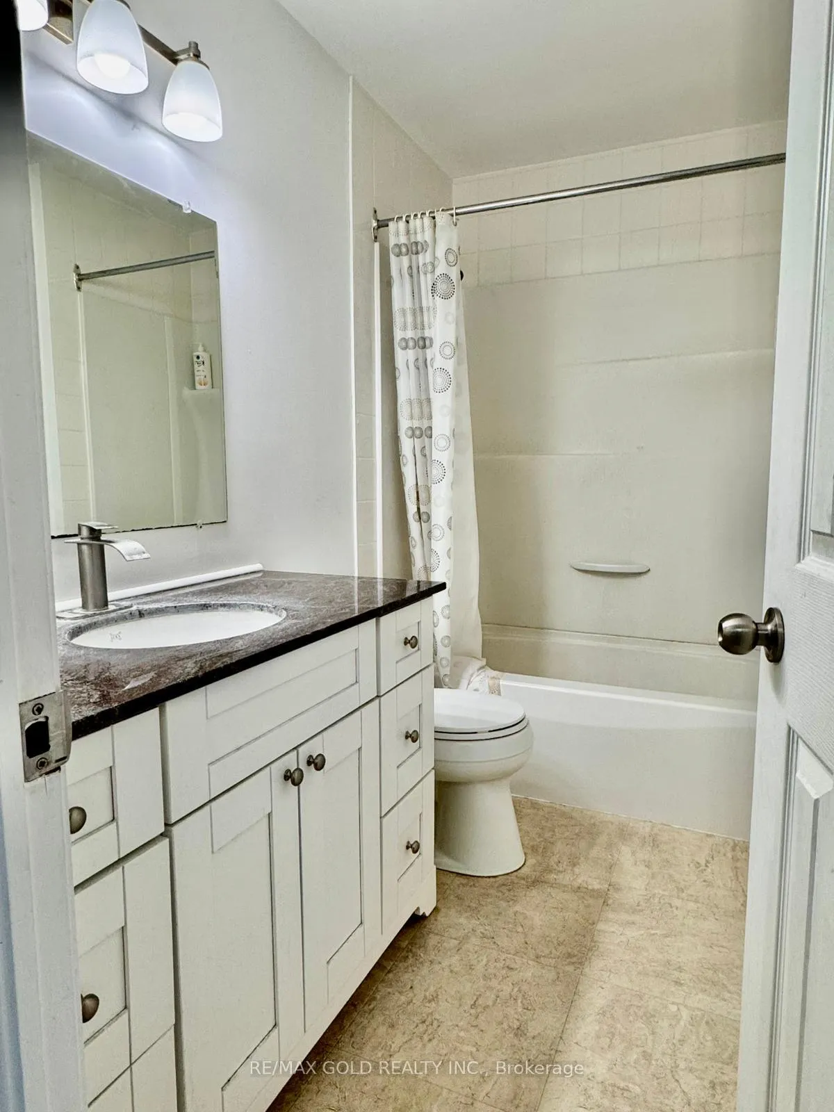Photo 16 of 140 Dinison Crescent, Kitchener — HOMEH