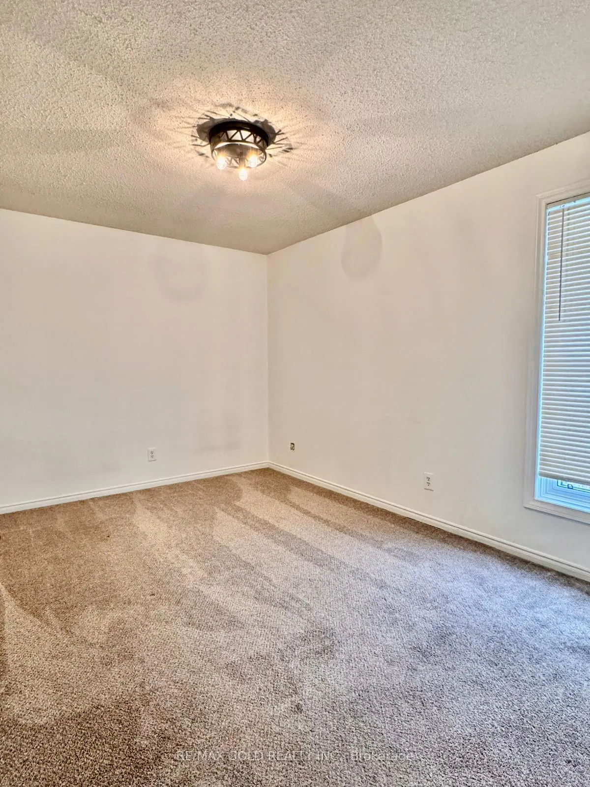 Photo 17 of 140 Dinison Crescent, Kitchener — HOMEH