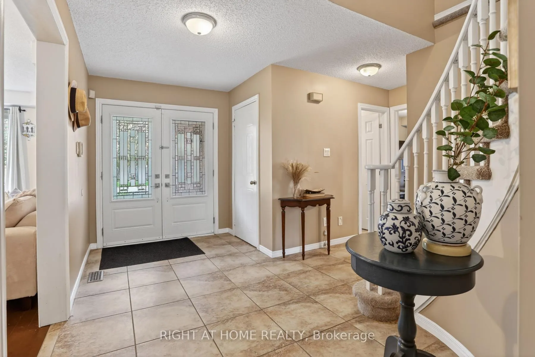 Photo 4 of 928 Snowbird Street, Oshawa, Northglen — HOMEH