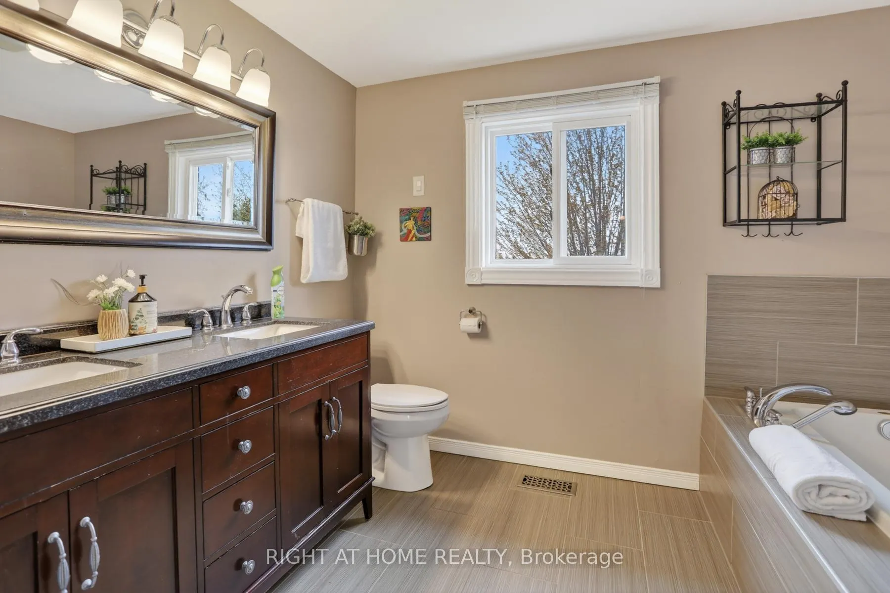 Photo 33 of 928 Snowbird Street, Oshawa, Northglen — HOMEH