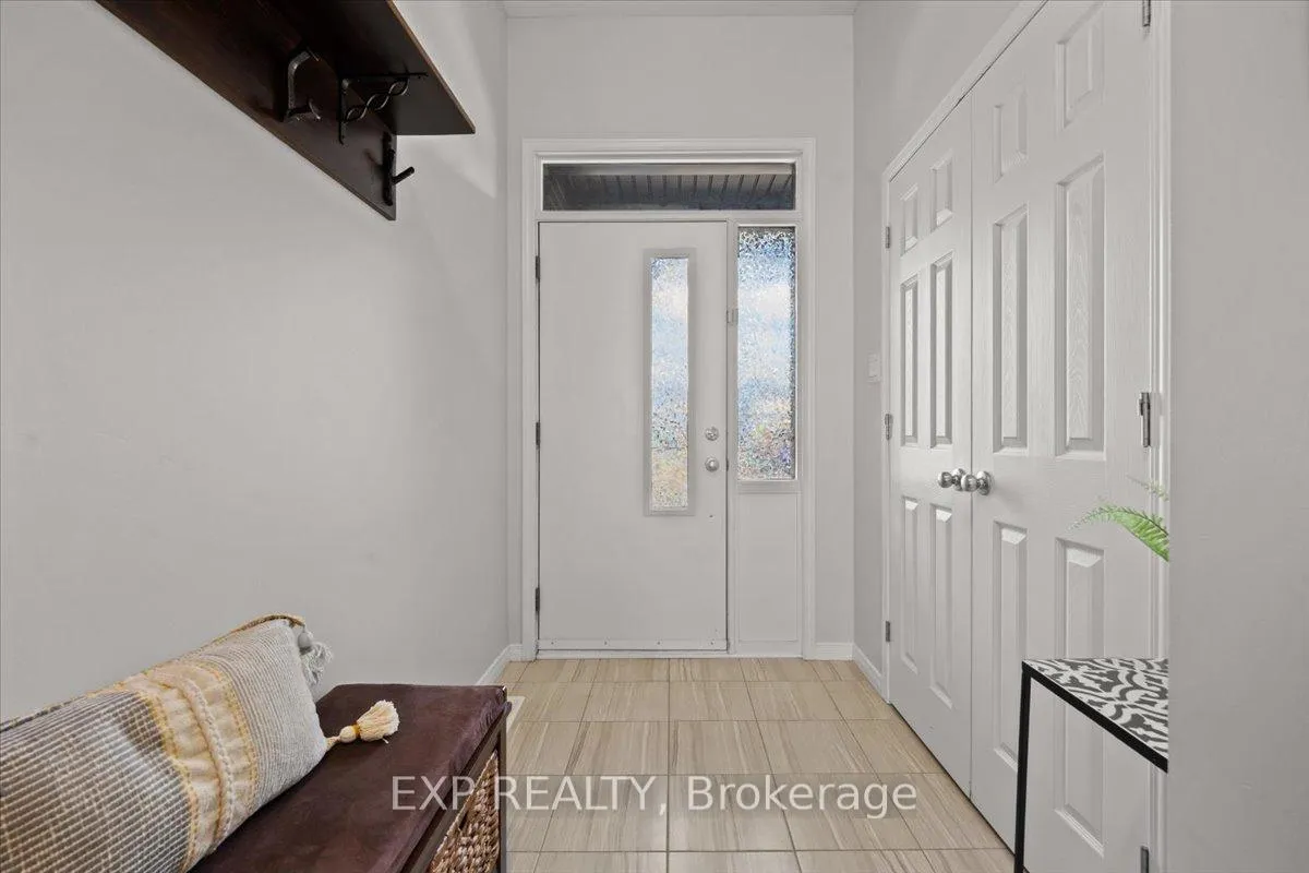 Photo 3 of 28 Hackney Private, Ottawa, Kanata - Emerald Meadows/Trailwest — HOMEH