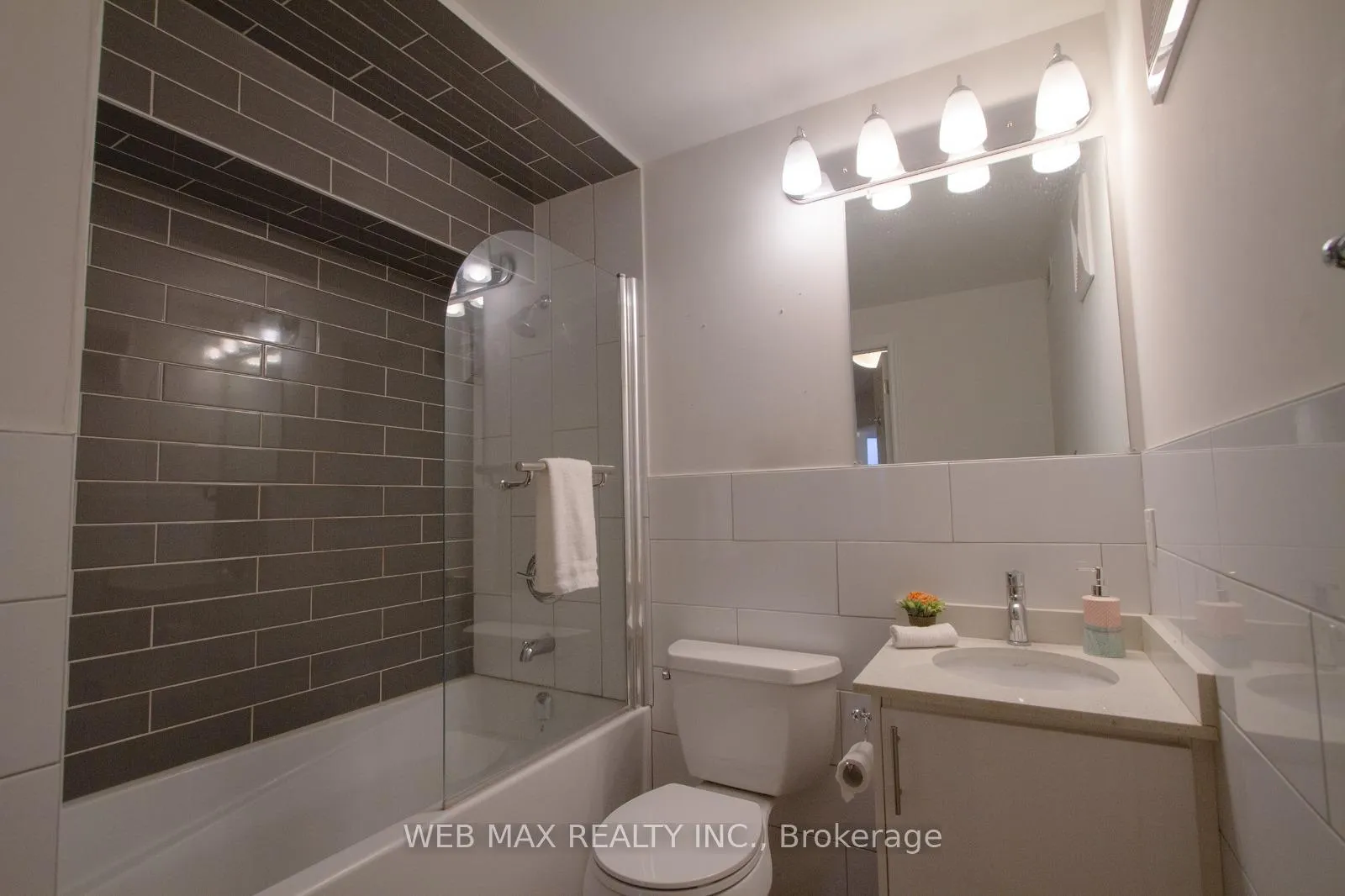 Photo 8 of 328 Brunswick Avenue, Toronto, The Annex — HOMEH