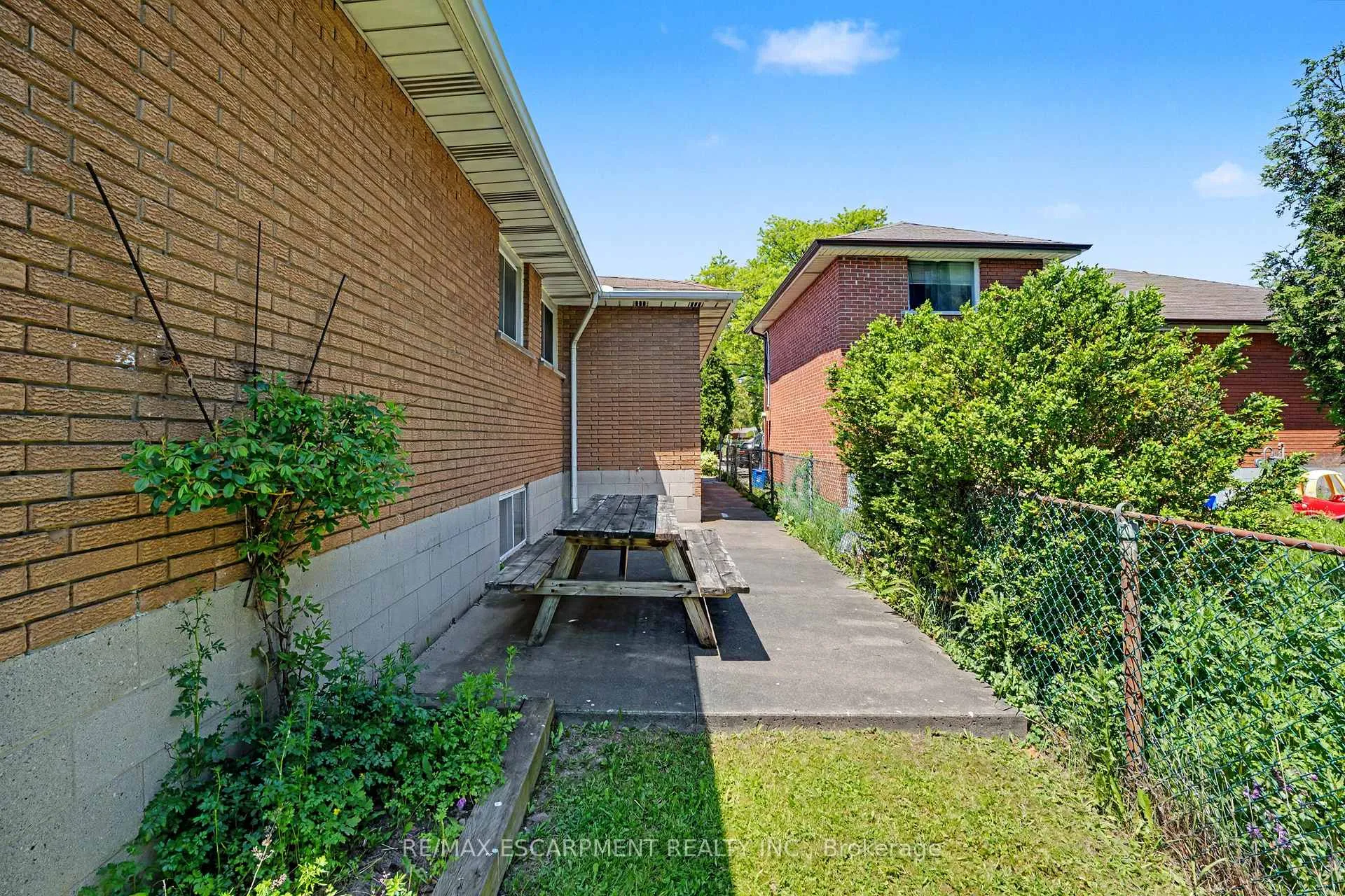 Photo 32 of 95 Fieldway Drive, Hamilton, Bruleville — HOMEH