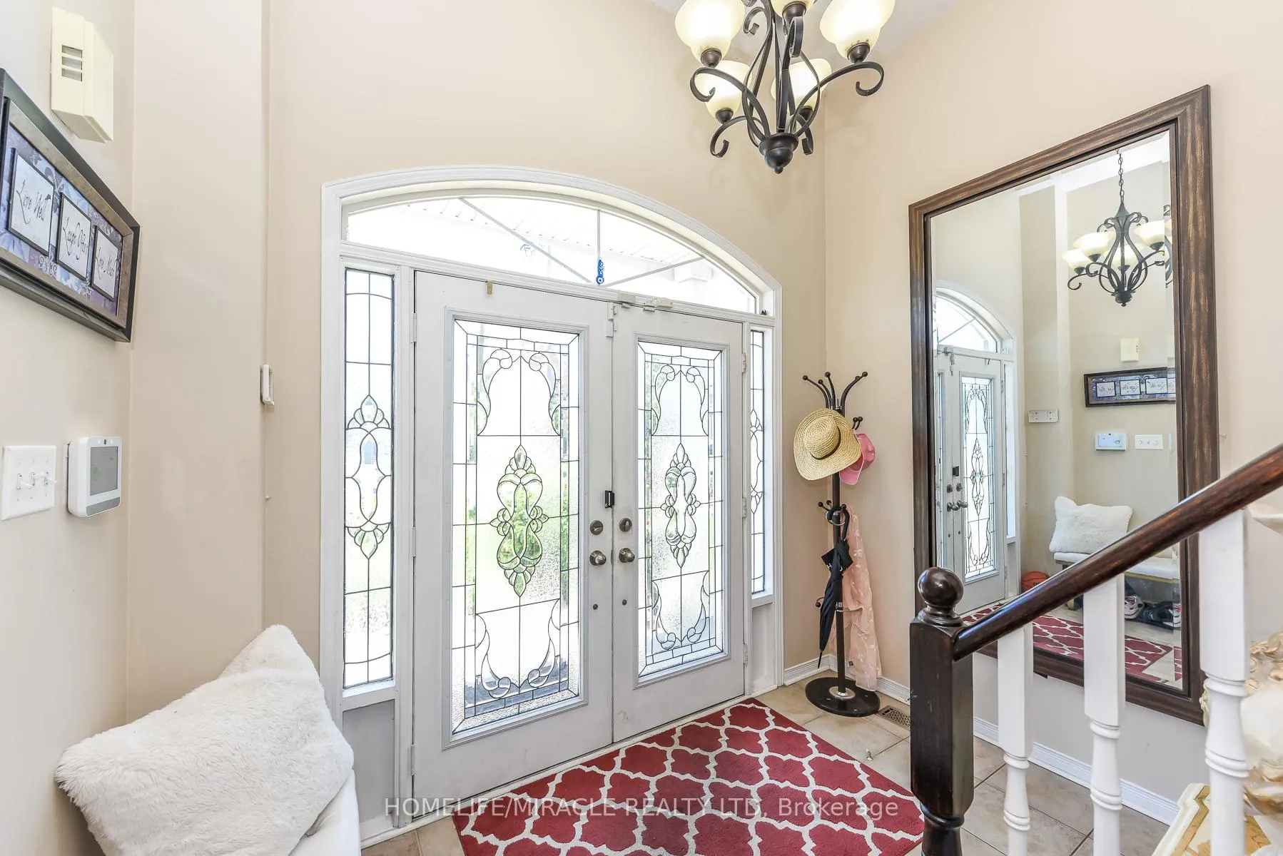 Photo 4 of 23 Roundstone Drive, Brampton, Credit Valley — HOMEH