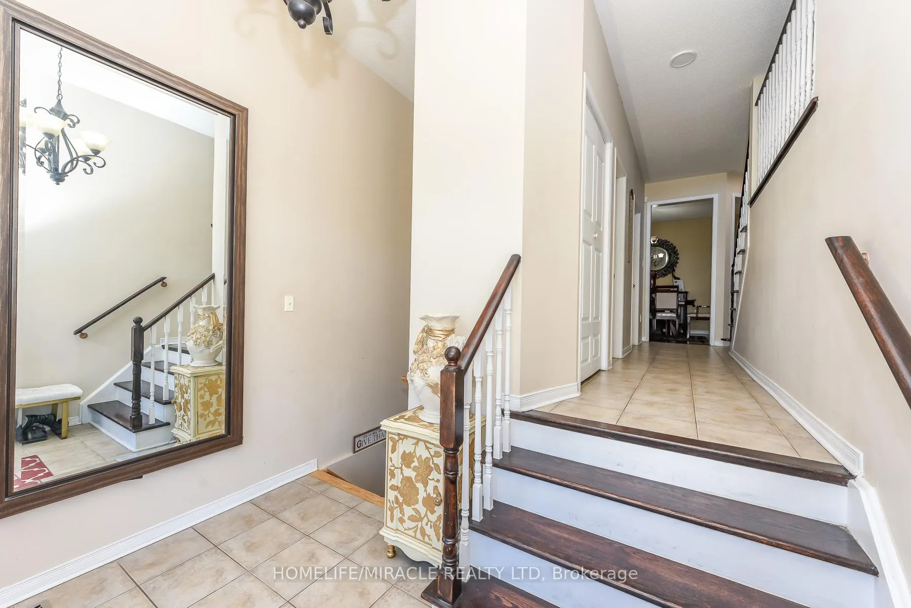 Photo 5 of 23 Roundstone Drive, Brampton, Credit Valley — HOMEH