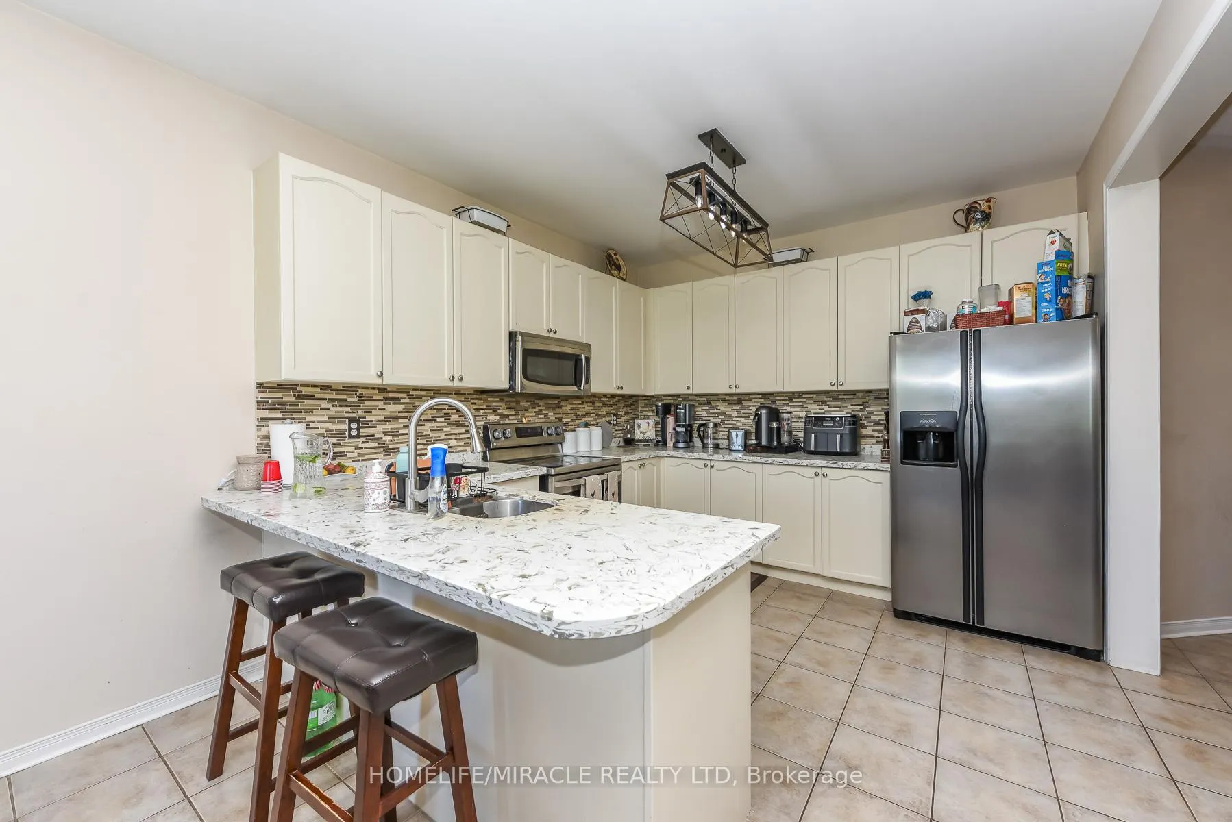 Photo 12 of 23 Roundstone Drive, Brampton, Credit Valley — HOMEH