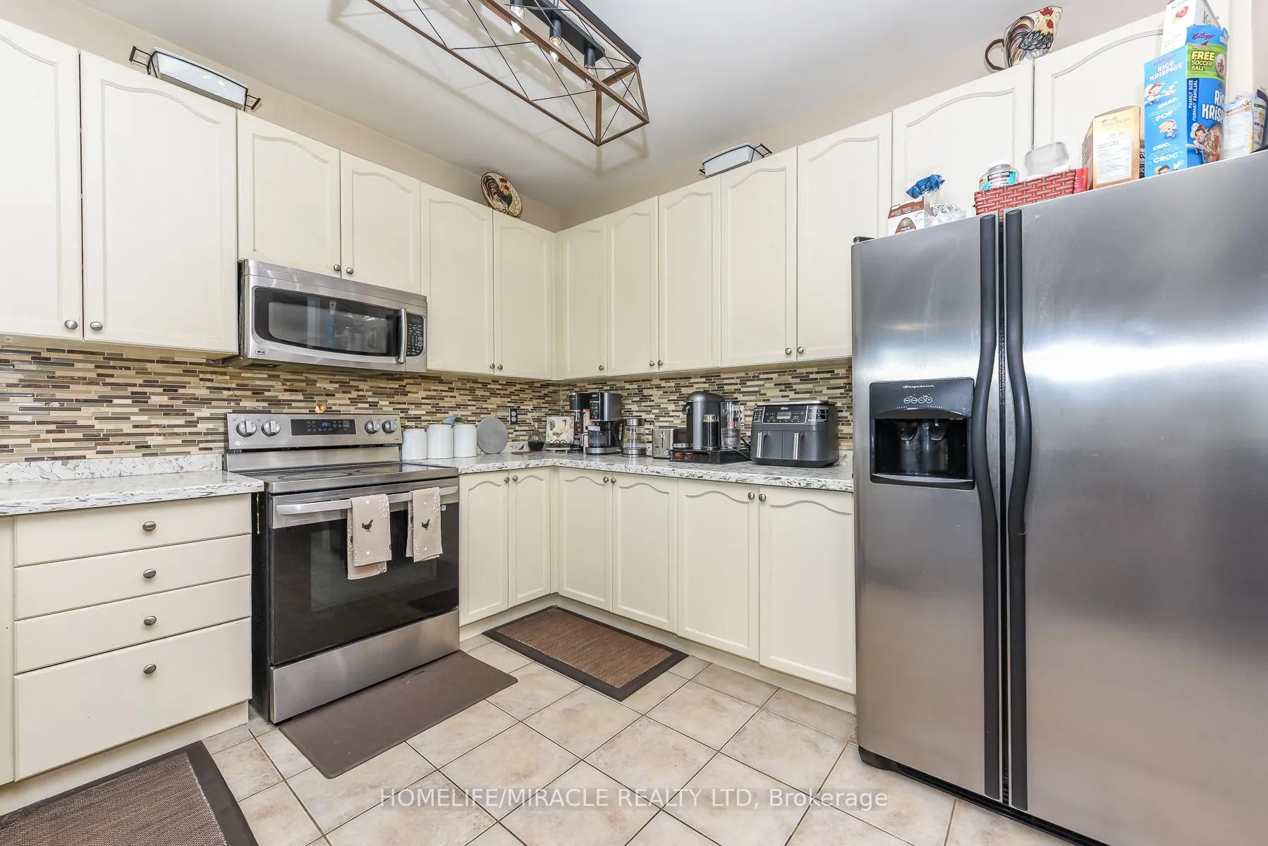 Photo 13 of 23 Roundstone Drive, Brampton, Credit Valley — HOMEH
