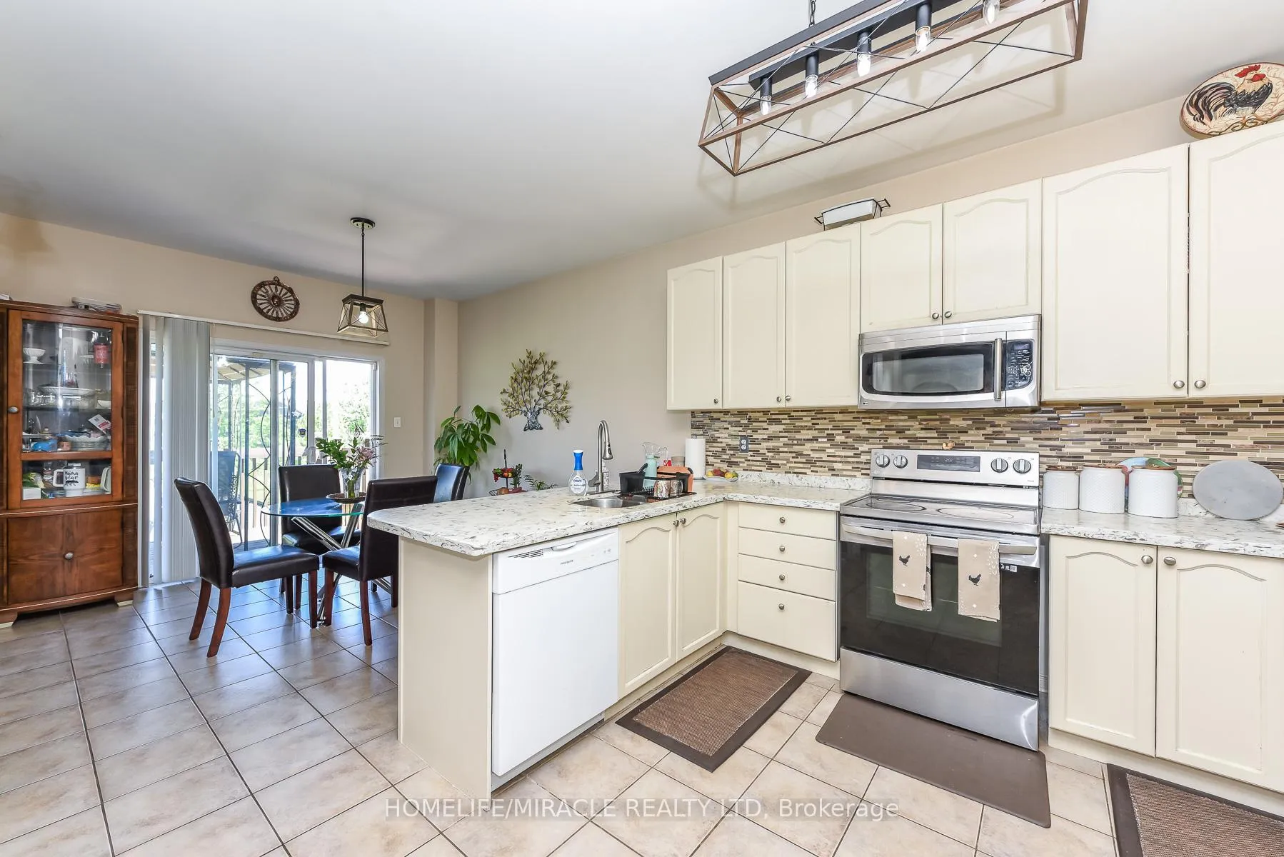 Photo 14 of 23 Roundstone Drive, Brampton, Credit Valley — HOMEH