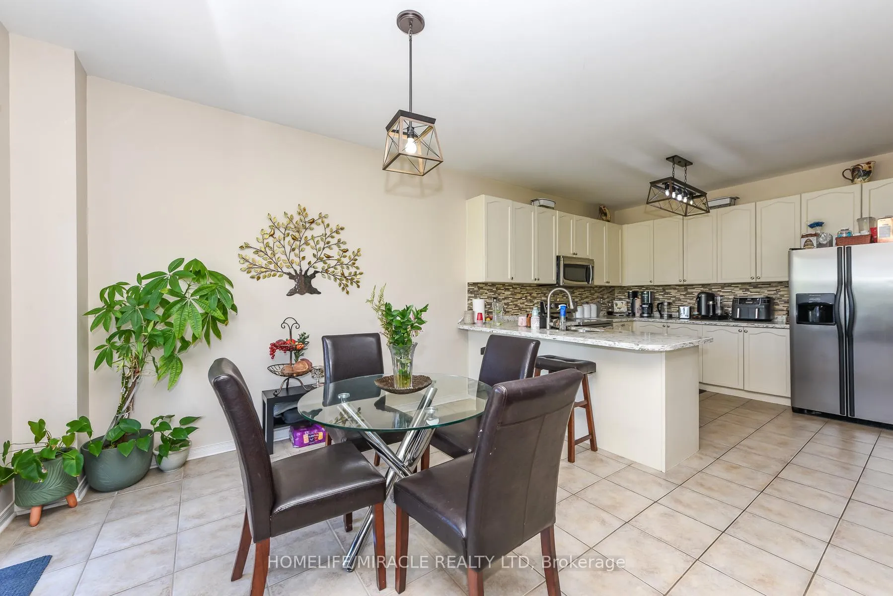 Photo 16 of 23 Roundstone Drive, Brampton, Credit Valley — HOMEH