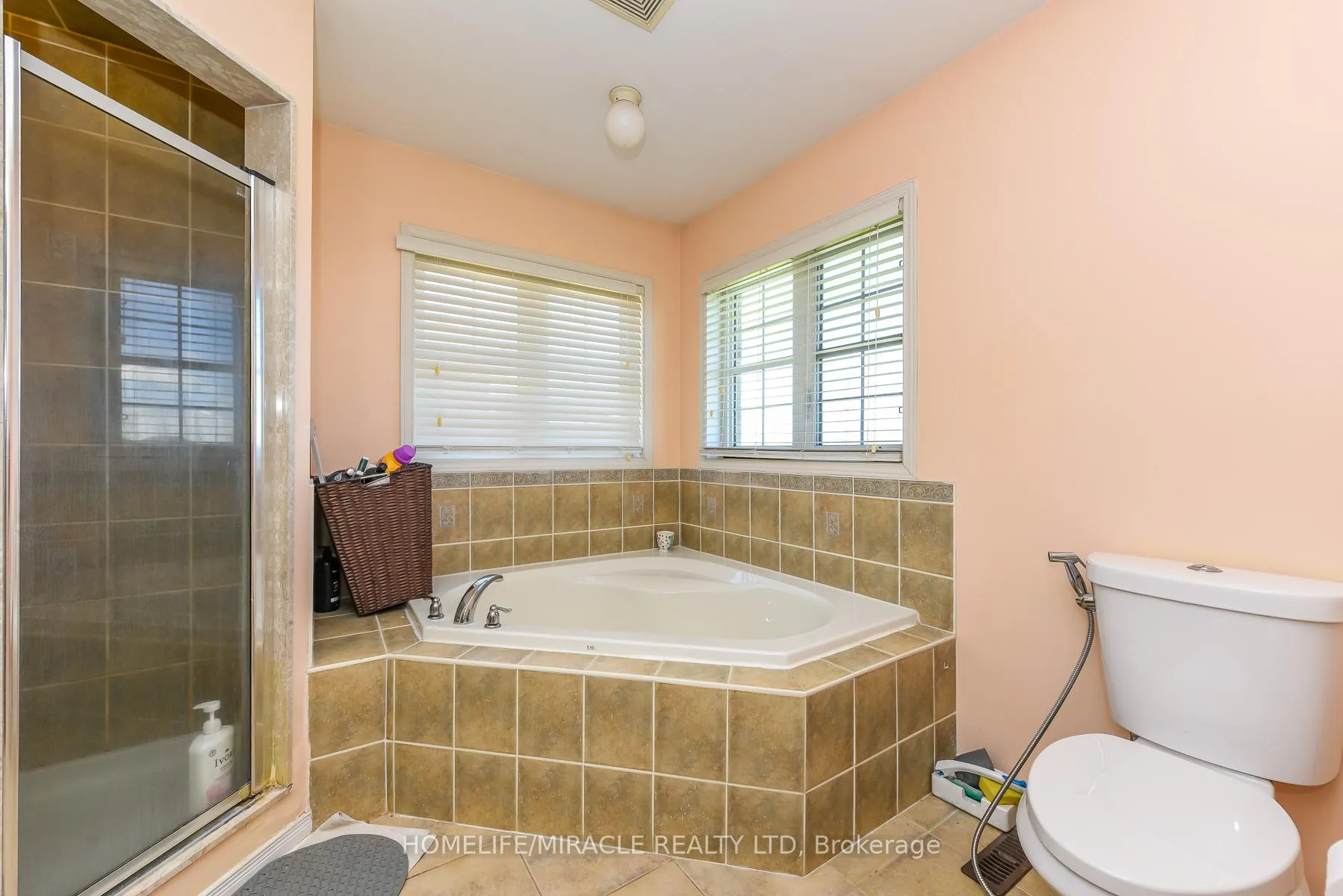 Photo 31 of 23 Roundstone Drive, Brampton, Credit Valley — HOMEH