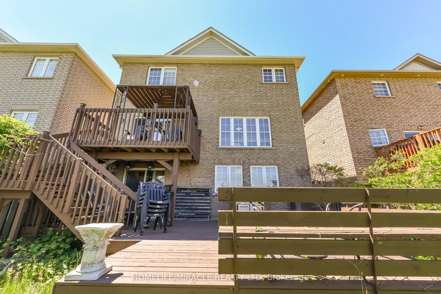 Photo 35 of 23 Roundstone Drive, Brampton, Credit Valley — HOMEH