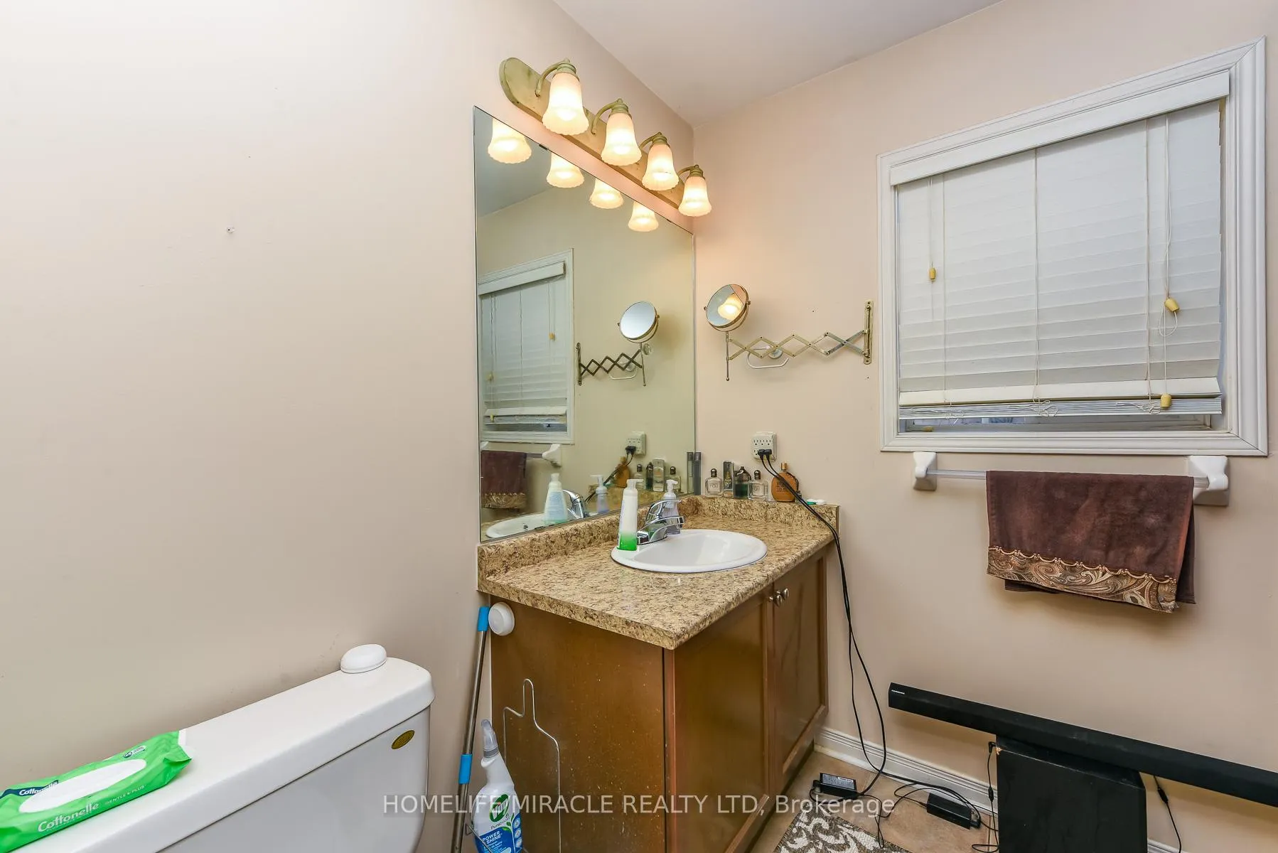 Photo 37 of 23 Roundstone Drive, Brampton, Credit Valley — HOMEH