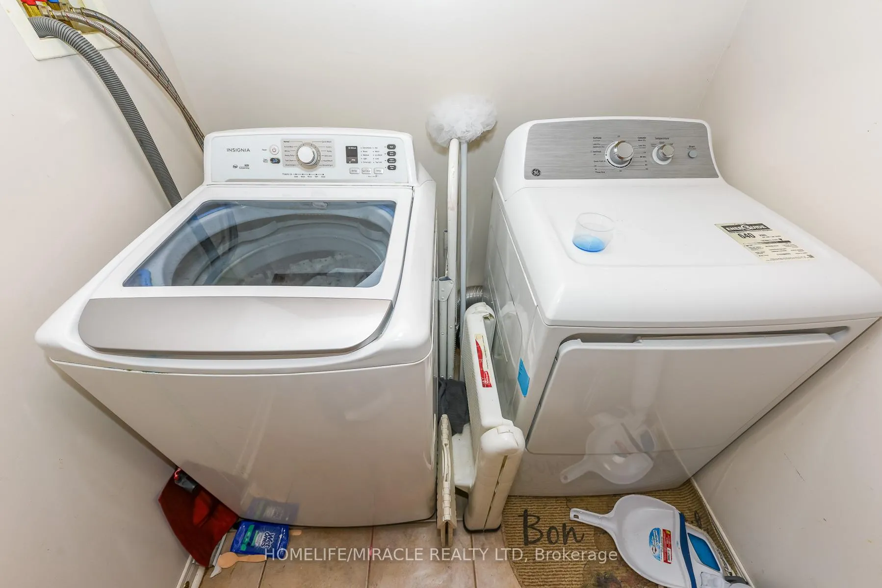 Photo 39 of 23 Roundstone Drive, Brampton, Credit Valley — HOMEH