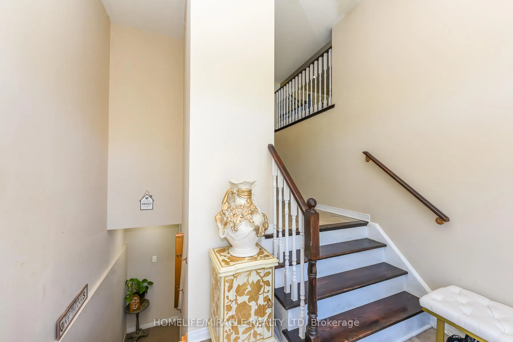 Photo 40 of 23 Roundstone Drive, Brampton, Credit Valley — HOMEH