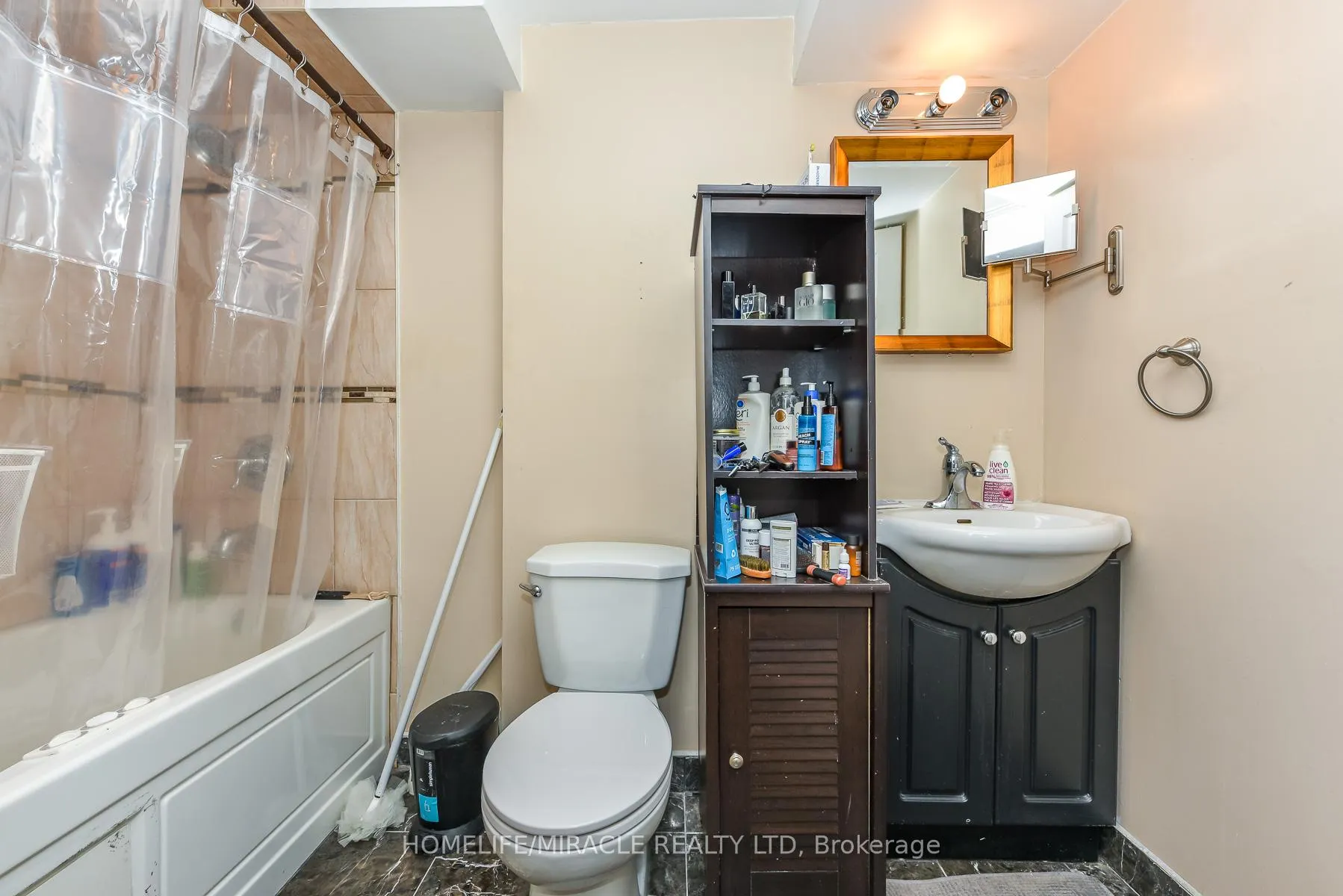 Photo 41 of 23 Roundstone Drive, Brampton, Credit Valley — HOMEH