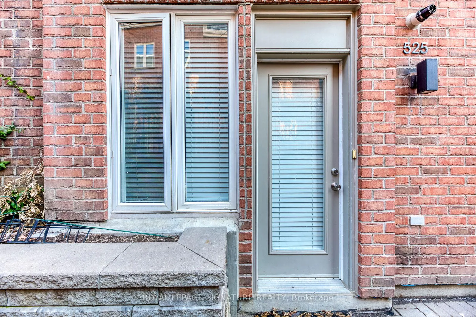 Photo 2 of Unit 525, 10 Douro Street, Toronto, Niagara — HOMEH