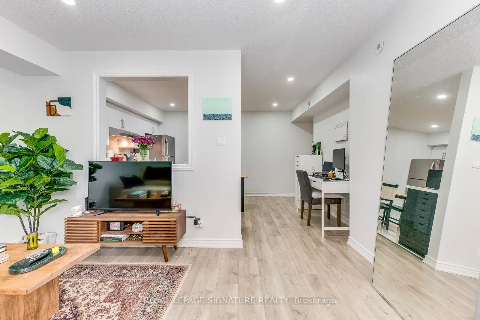 Photo 5 of Unit 525, 10 Douro Street, Toronto, Niagara — HOMEH