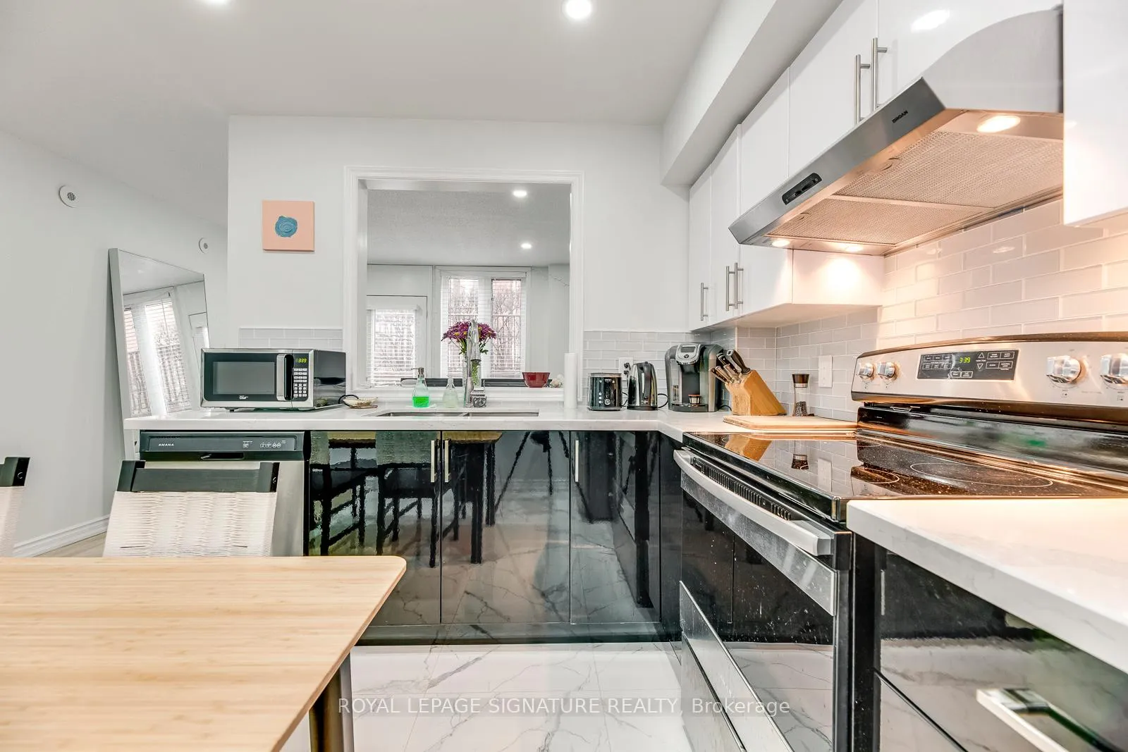Photo 9 of Unit 525, 10 Douro Street, Toronto, Niagara — HOMEH