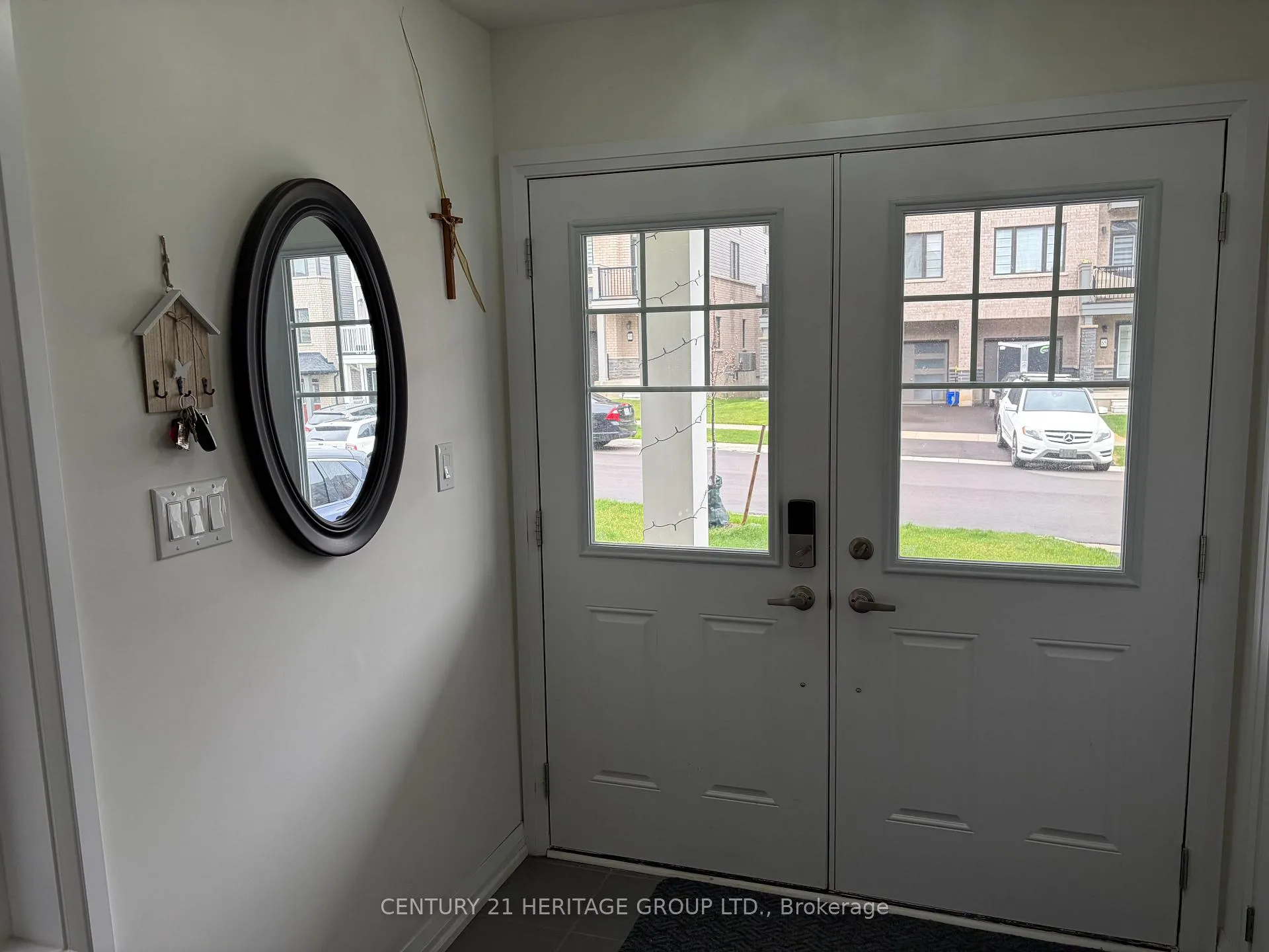 Photo 3 of 66 Norwich Crescent, Haldimand — HOMEH