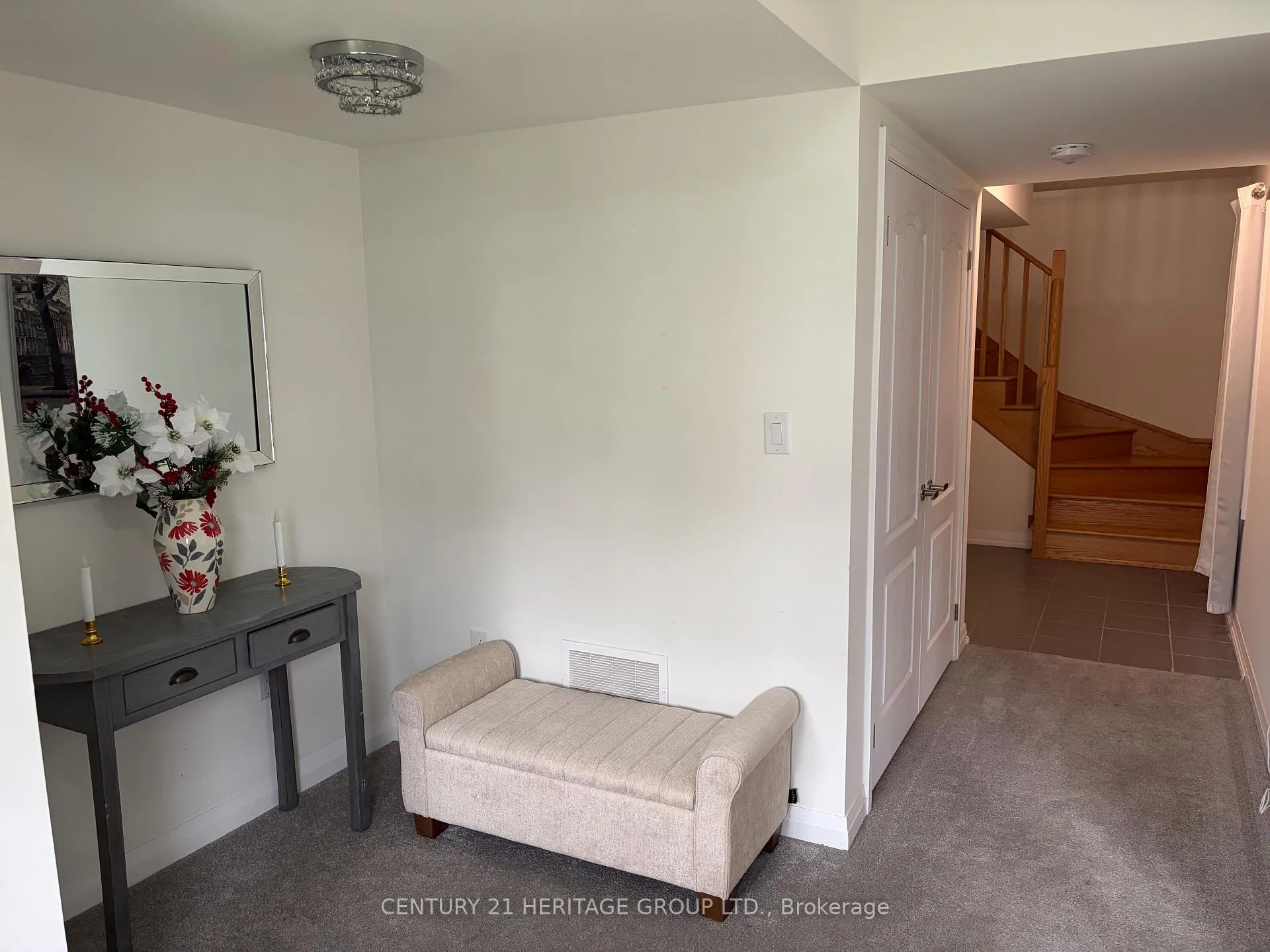 Photo 4 of 66 Norwich Crescent, Haldimand — HOMEH