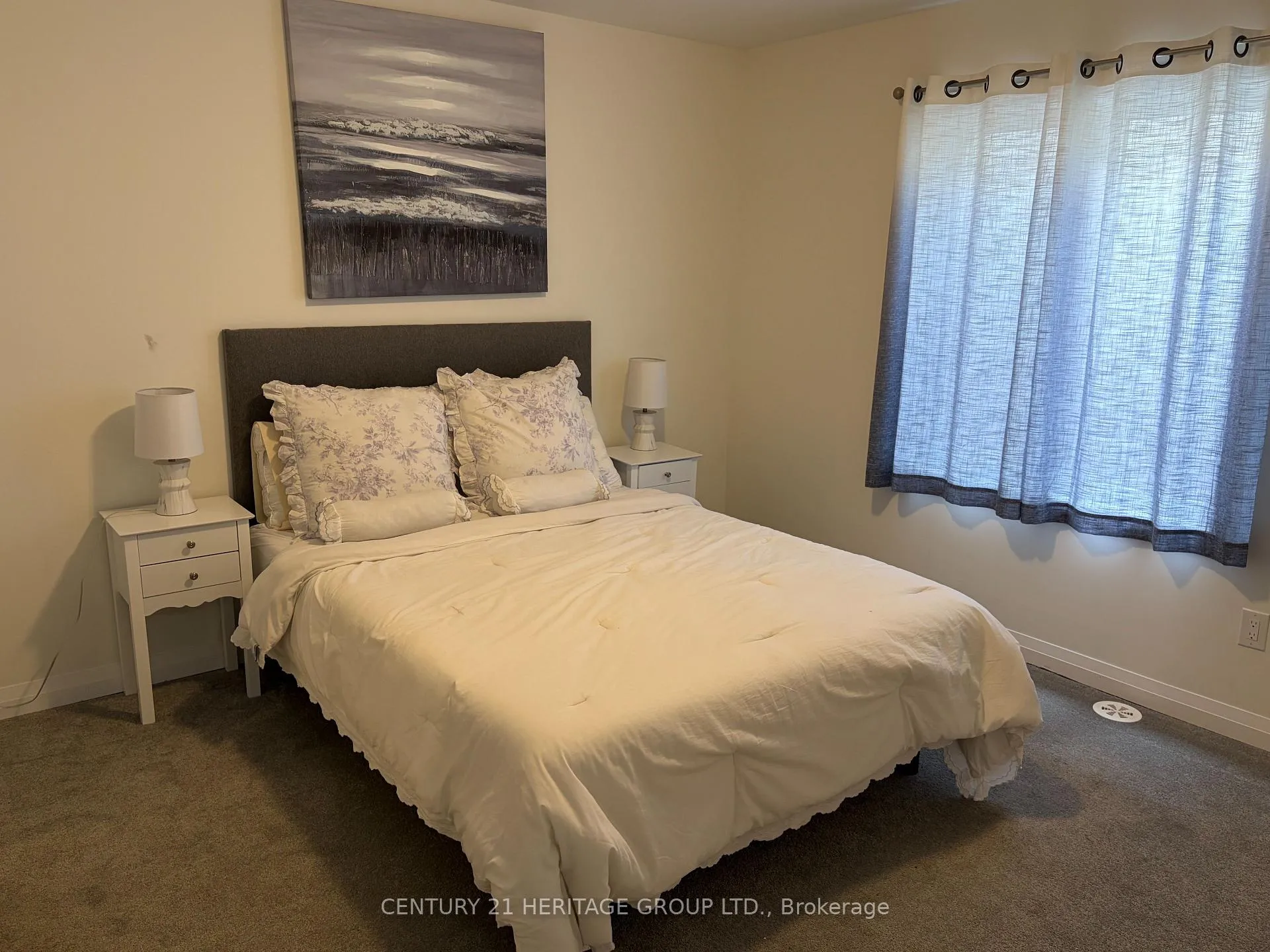 Photo 17 of 66 Norwich Crescent, Haldimand — HOMEH