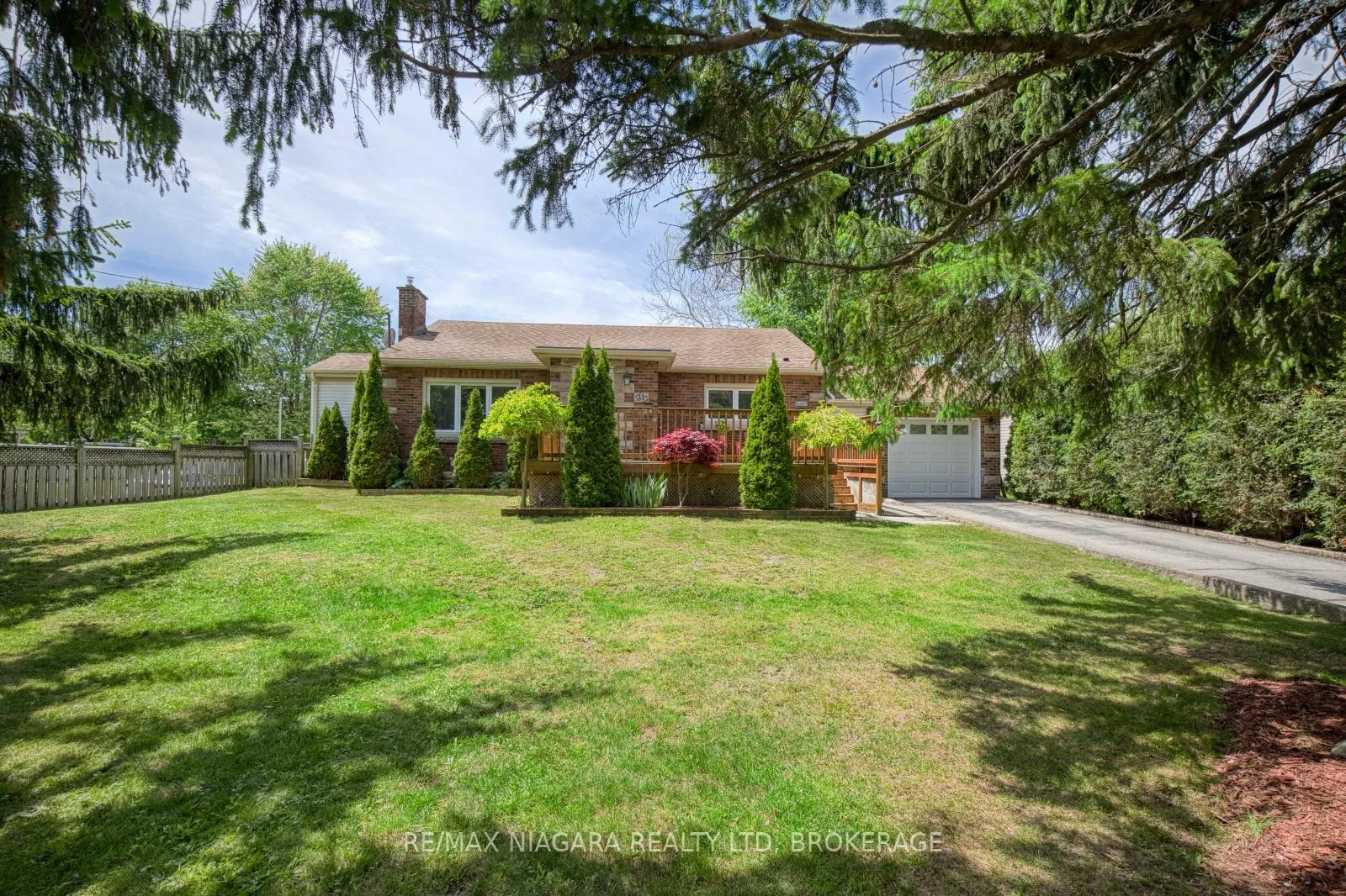 Photo 2 of 31 Carlton Avenue, Welland, N. Welland — HOMEH