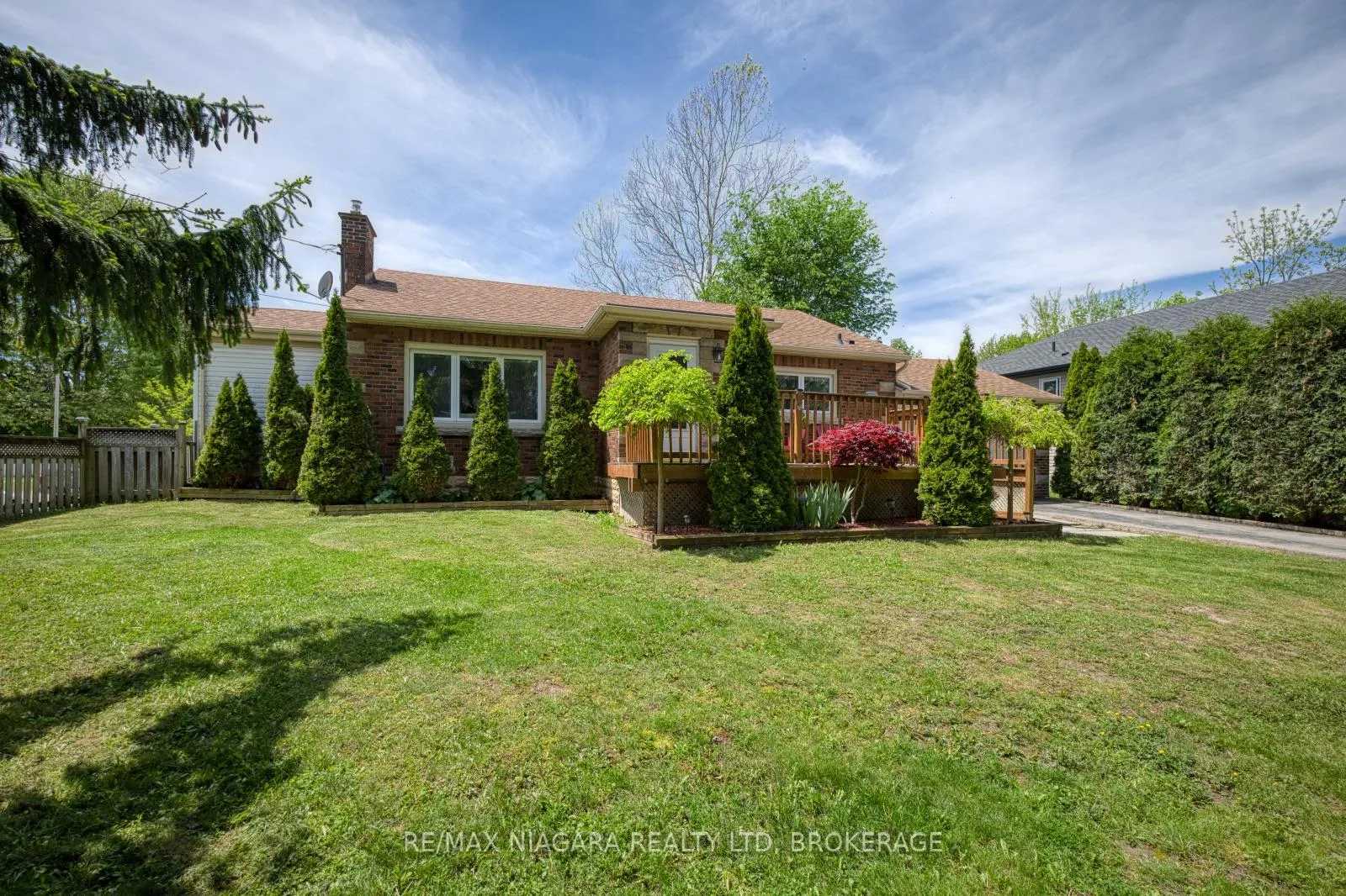 Photo 3 of 31 Carlton Avenue, Welland, N. Welland — HOMEH