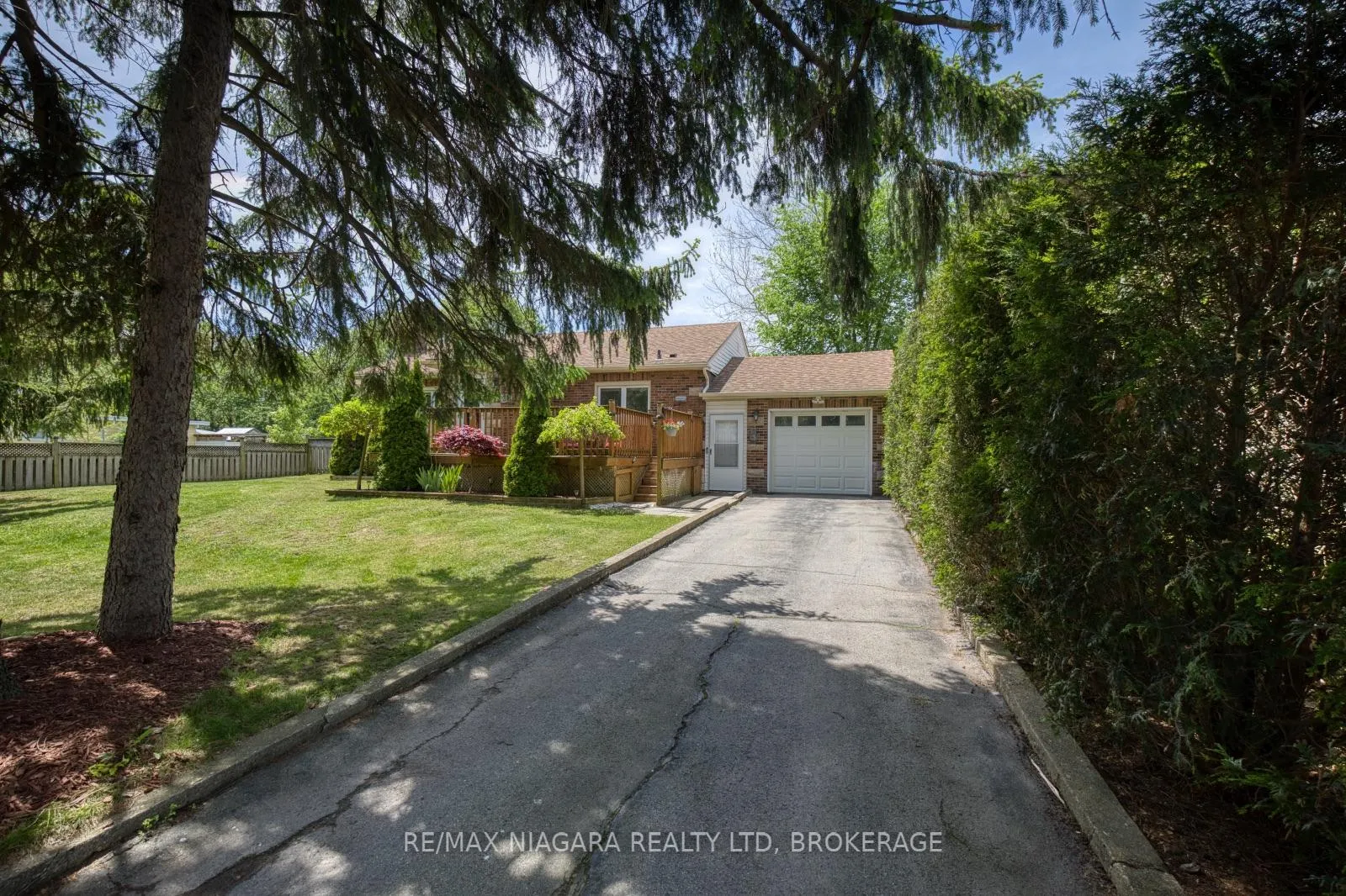 Photo 4 of 31 Carlton Avenue, Welland, N. Welland — HOMEH